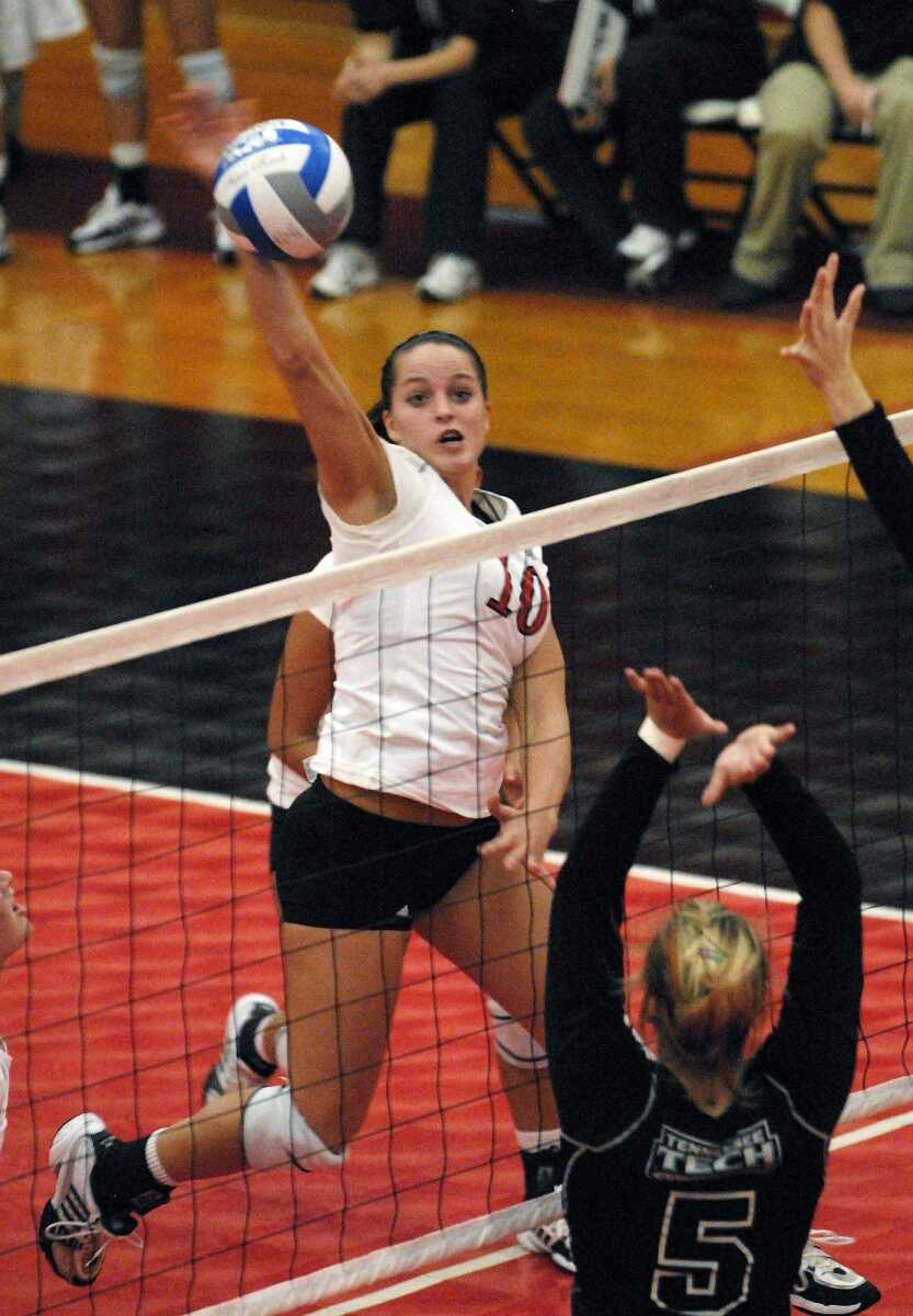 CHUCK WU ~ cwu@semissourian.com
Kim Unnerstall of SEMO, spikes the ball againist Tennessee Tech.