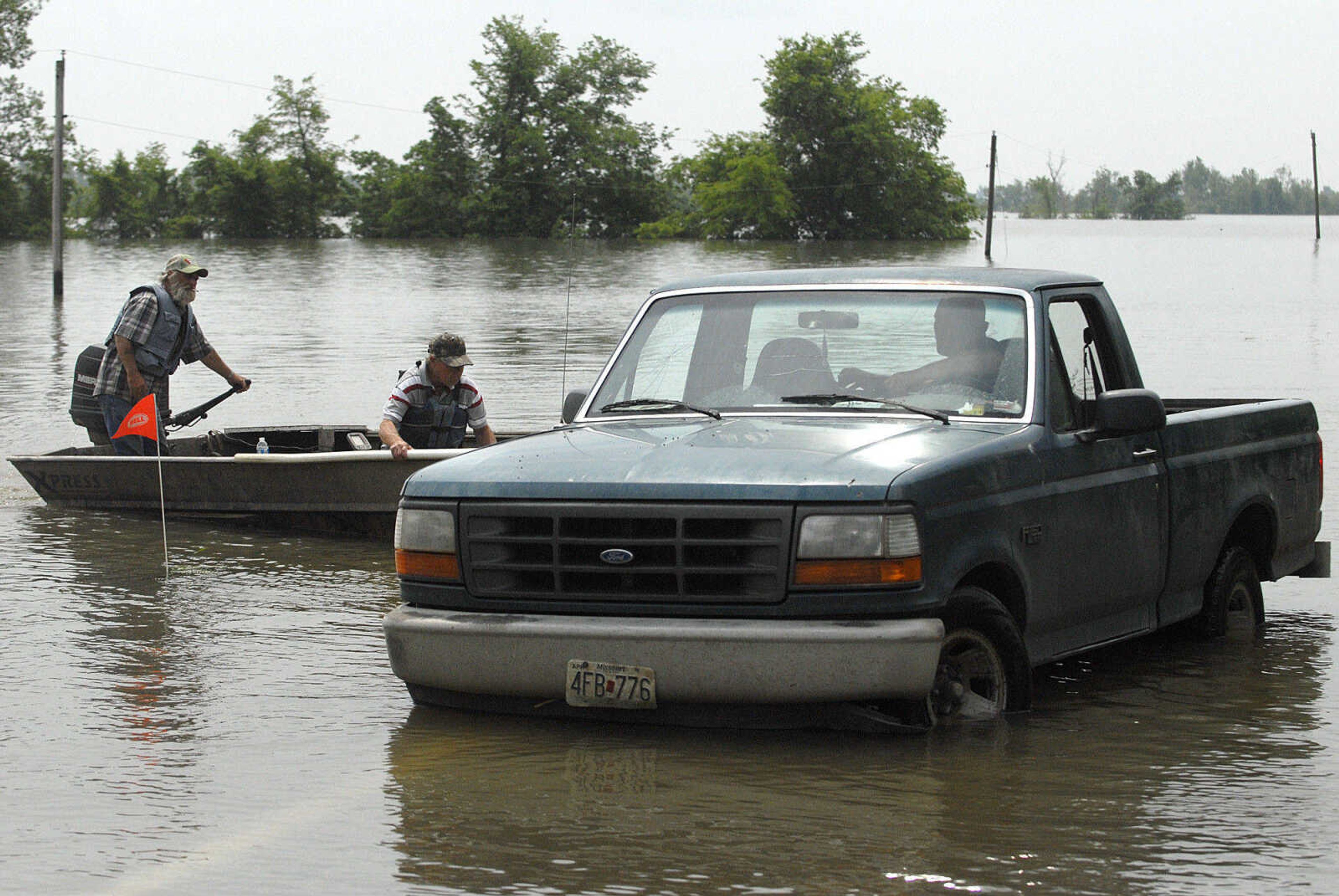 LAURA SIMON~lsimon@semissourian.com
Land owners return to Highway 102 Monday, May 9, 2011 after checking on their property in the floodway in Mississippi County.