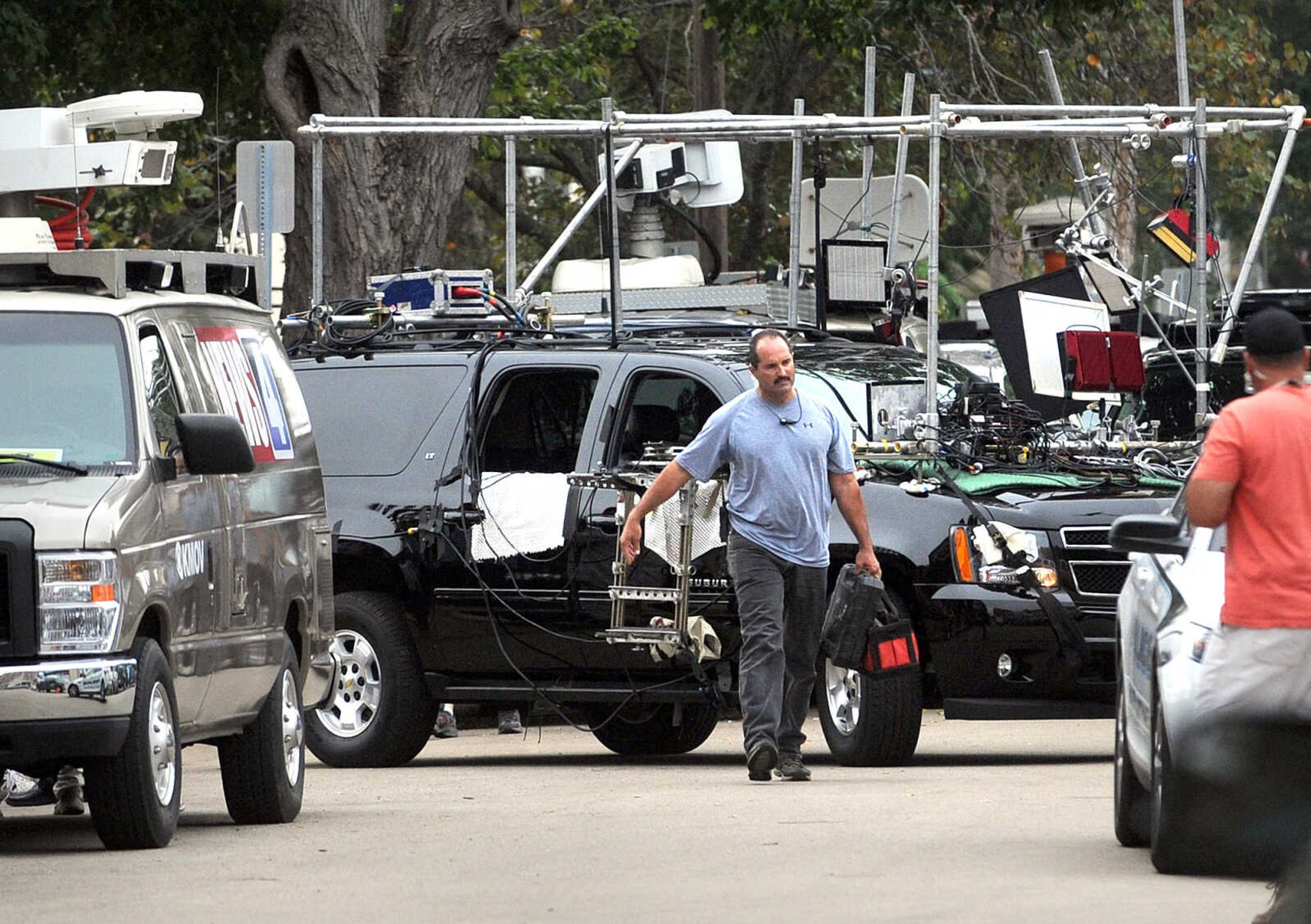 LAURA SIMON ~ lsimon@semissourian.com

An SUV with lighting rigs travels along Fountain Street after a scene from 20th Century Fox's feature film "Gone Girl", Tuesday, Oct. 1, 2013, in Cape Girardeau.