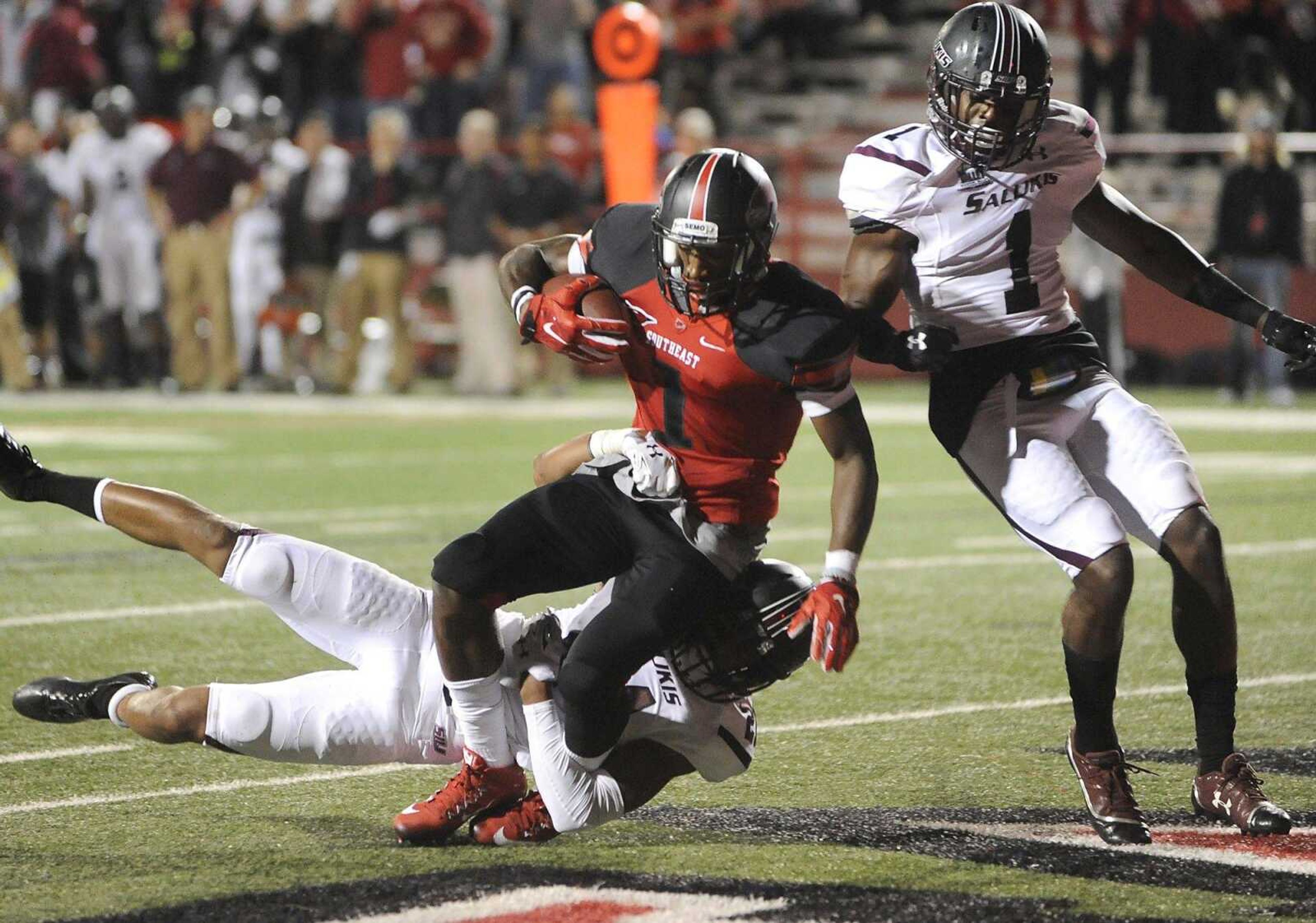 Southeast Missouri State's Paul McRoberts scores a touchdown against Southern Illinois before the PAT that would tie the game at 24-24 in the third quarter Saturday, Sept. 12, 2015 at Houck Stadium. (Fred Lynch)