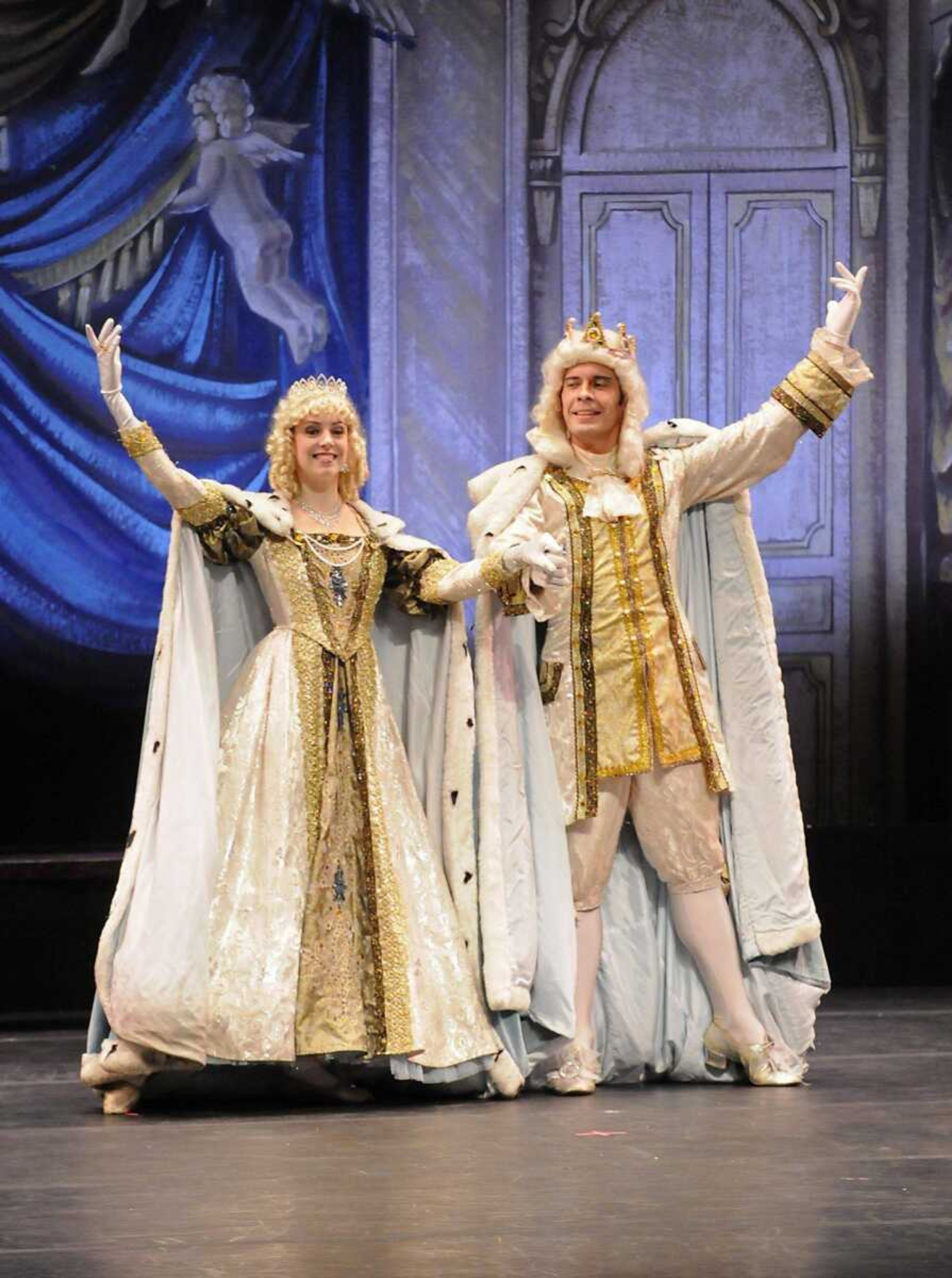 Queen and King Florestan, played by Natalia Zyabukhina and Dmitry Romanov of the Moscow Festival Ballet, perform Thursday in "The Sleeping Beauty" at the Bedell Performance Hall at Southeast Missouri State University's River Campus. (KRISTIN EBERTS)