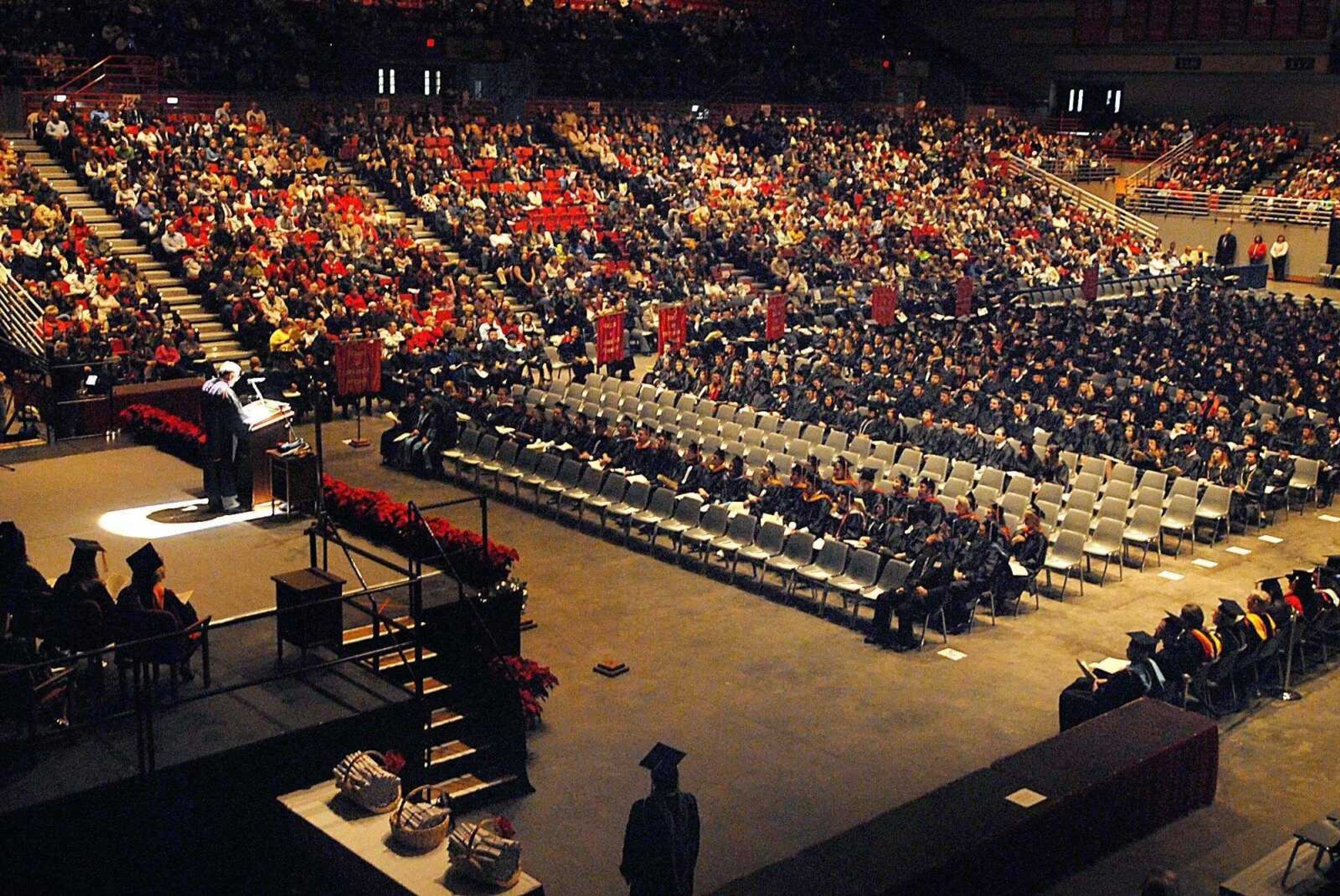 More than 800 graduate from SEMO, enter tougher job market