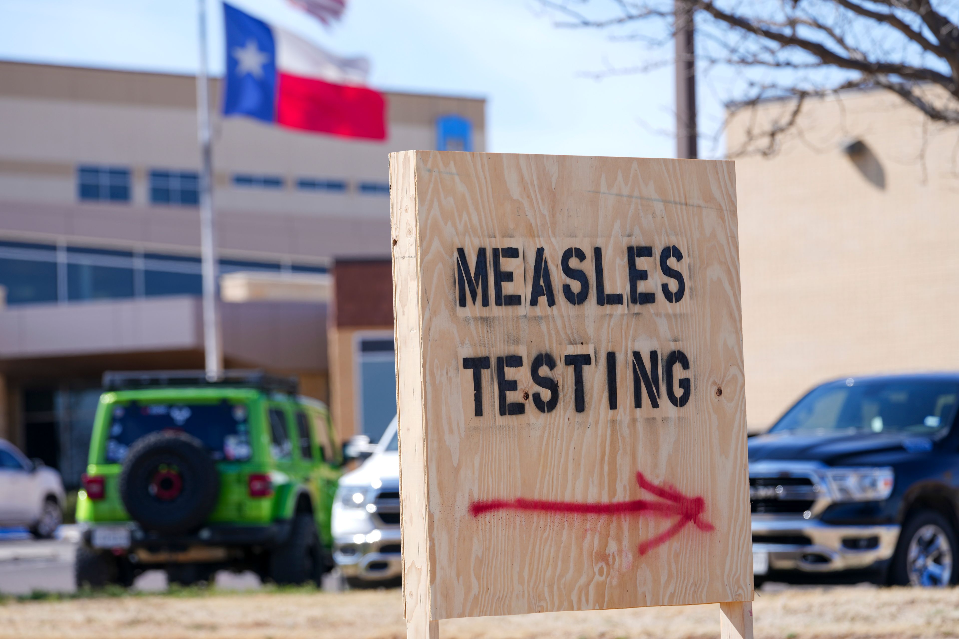 US measles case count climbs slightly to 1,046 cases, while Indiana's outbreak ends
