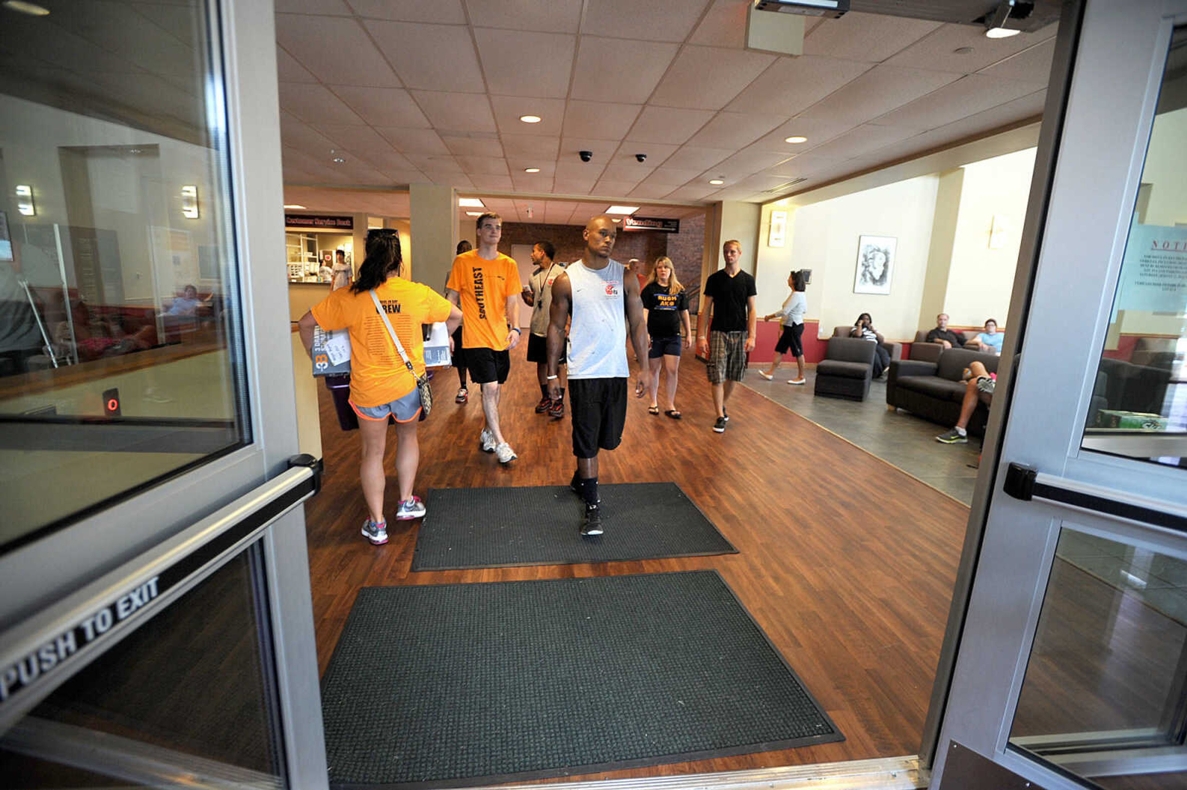 LAURA SIMON ~ lsimon@semissourian.com
Incoming Southeast Missouri State University students move into Towers Thursday morning, Aug. 16, 2012 with help from their families and student helpers.