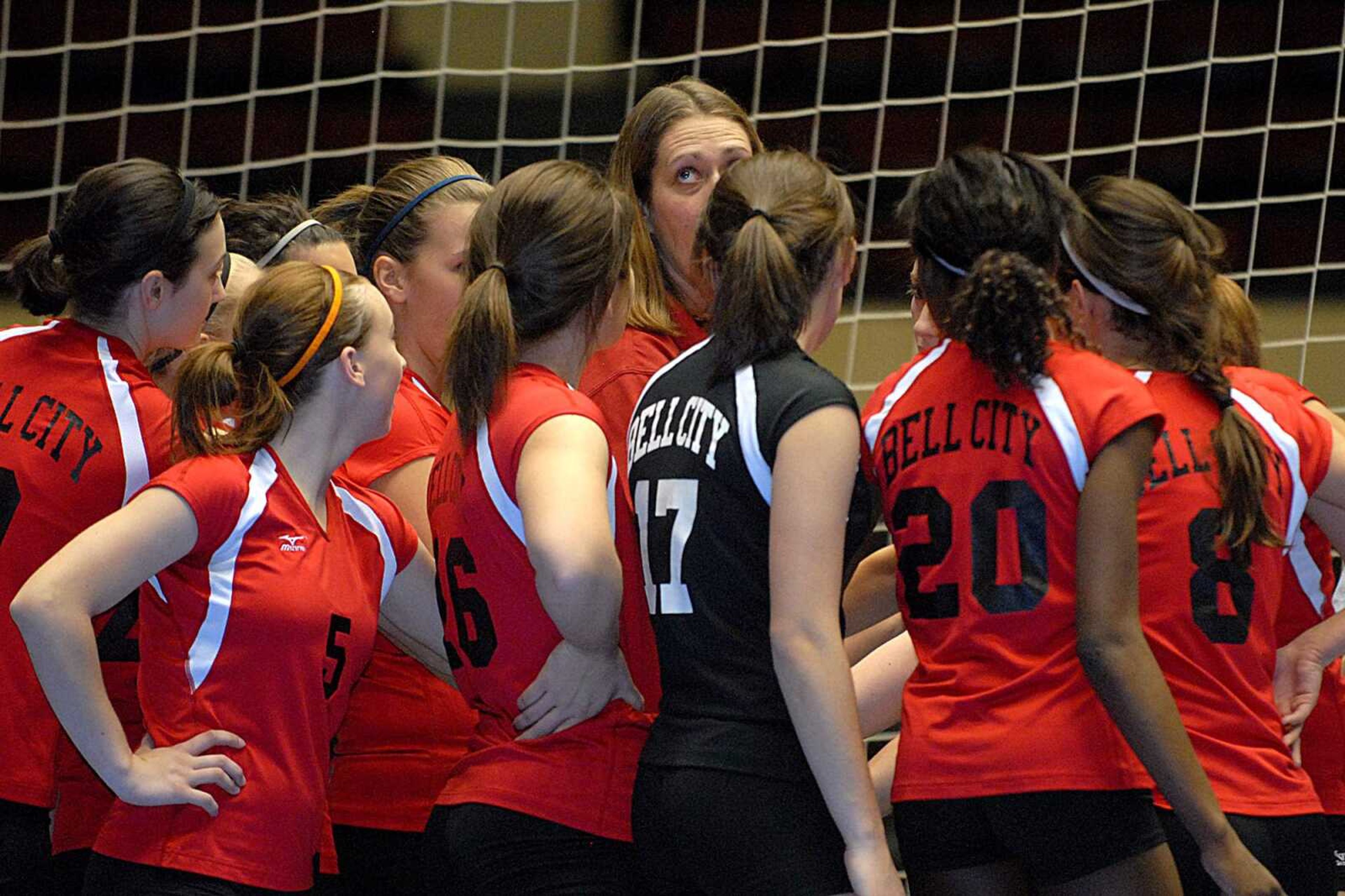 AARON EISENHAUER ~ aeisenhauer@semissourian.com
Bell City coach Erin Hoffman talks to her players during a time out.