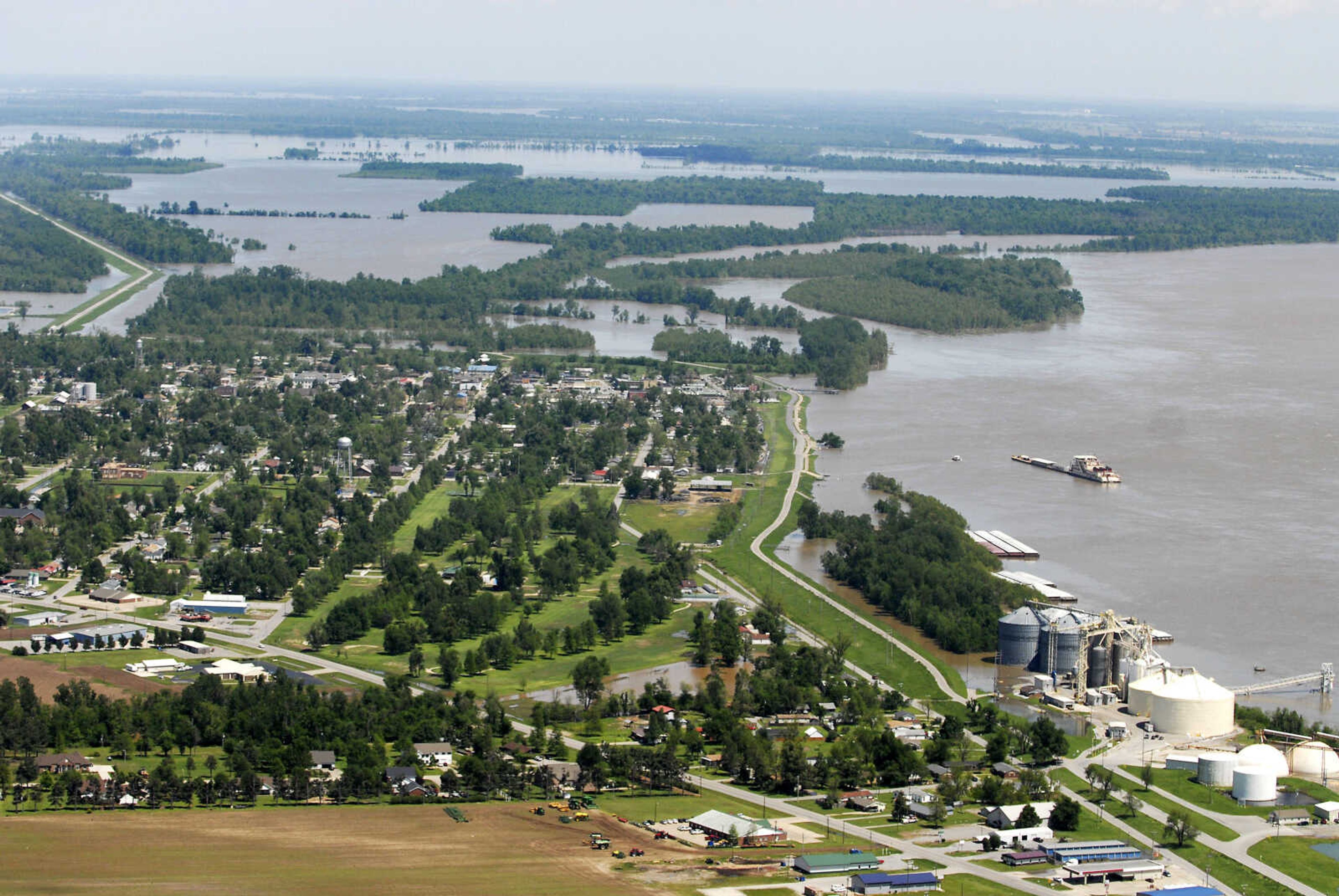 KRISTIN EBERTS ~ keberts@semissourian.com

A view of New Madrid, Mo., looking toward the Birds Point-New Madrid floodway on Tuesday, May 3, 2011.