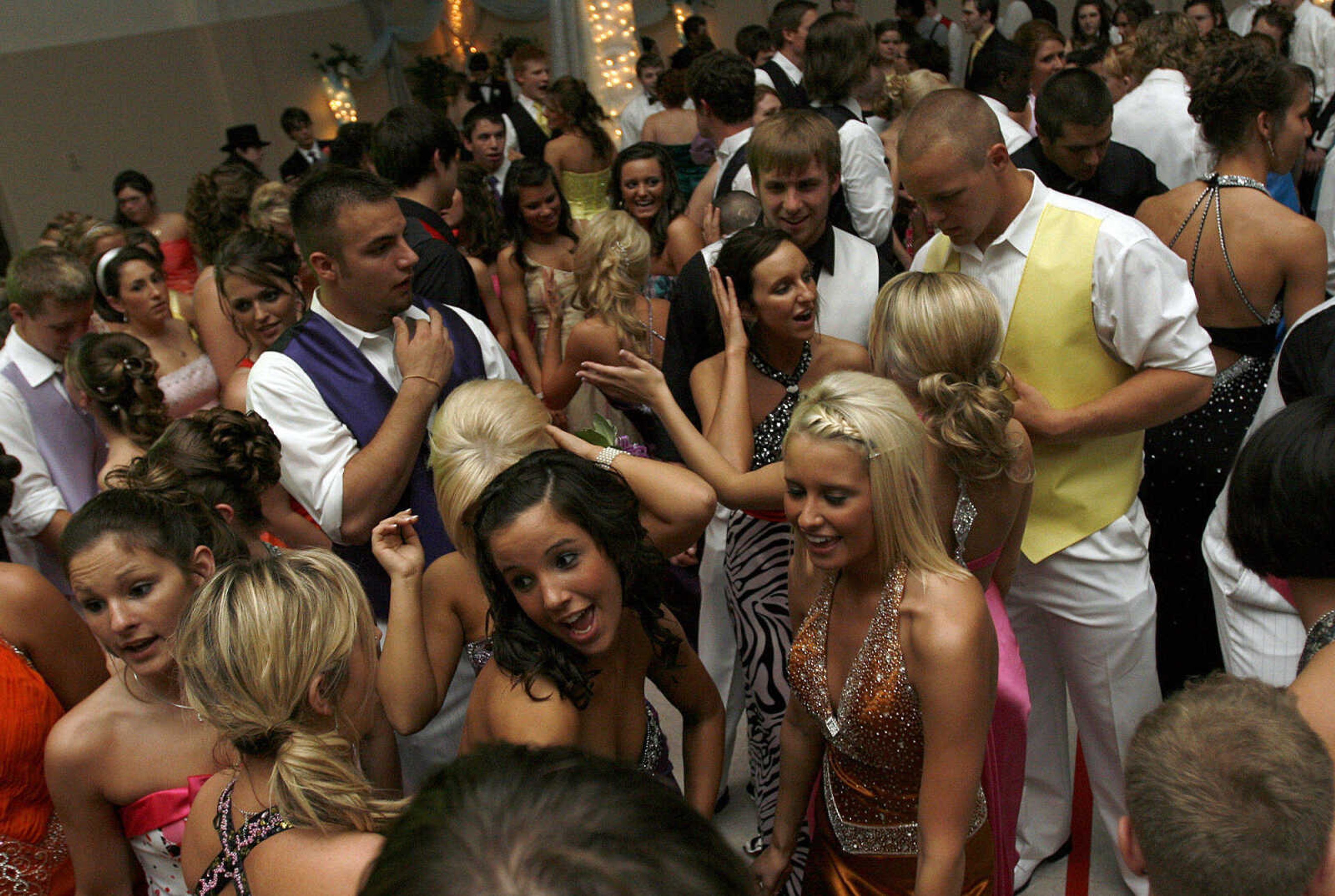 ELIZABETH DODD ~ edodd@semissourian.com
Photos from the 2009 Jackson High School Prom May 9 at the Osage Center.