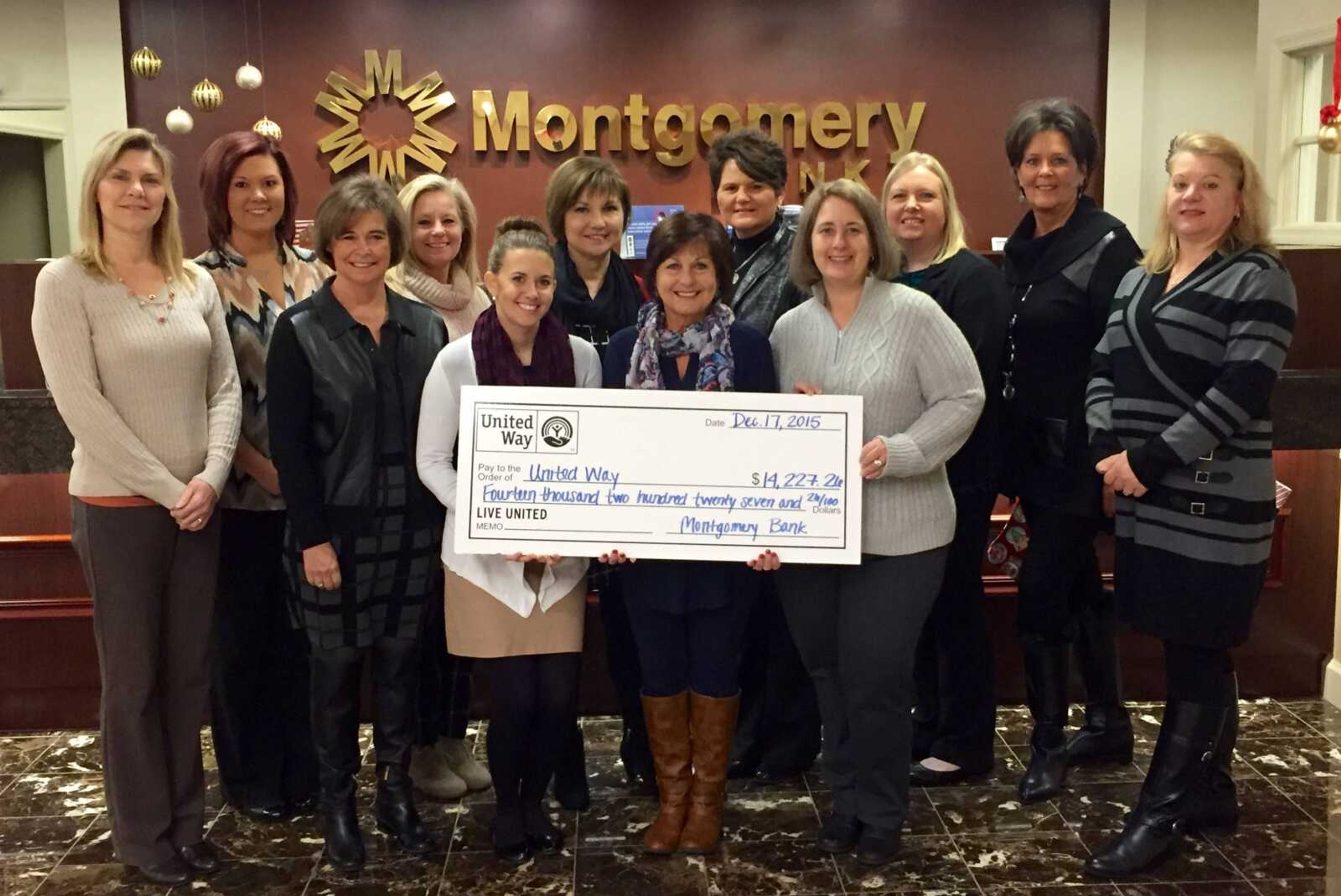 Montgomery Bank donates to United Way