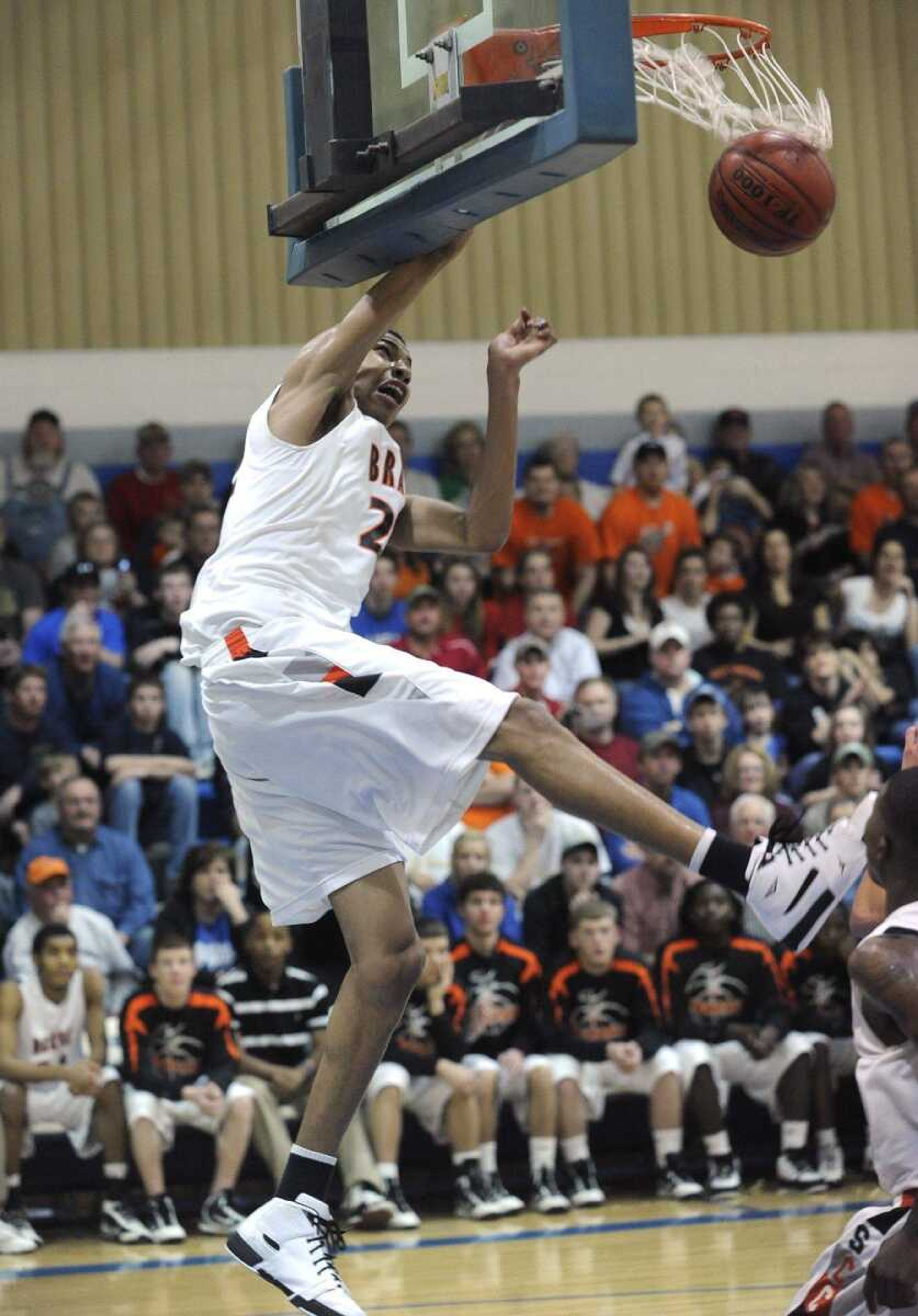 Scott County Central's Otto Porter dunks against Richland during the third quarter of the Class 1 District 3 championship game Thursday in Delta, Mo. (Fred Lynch)