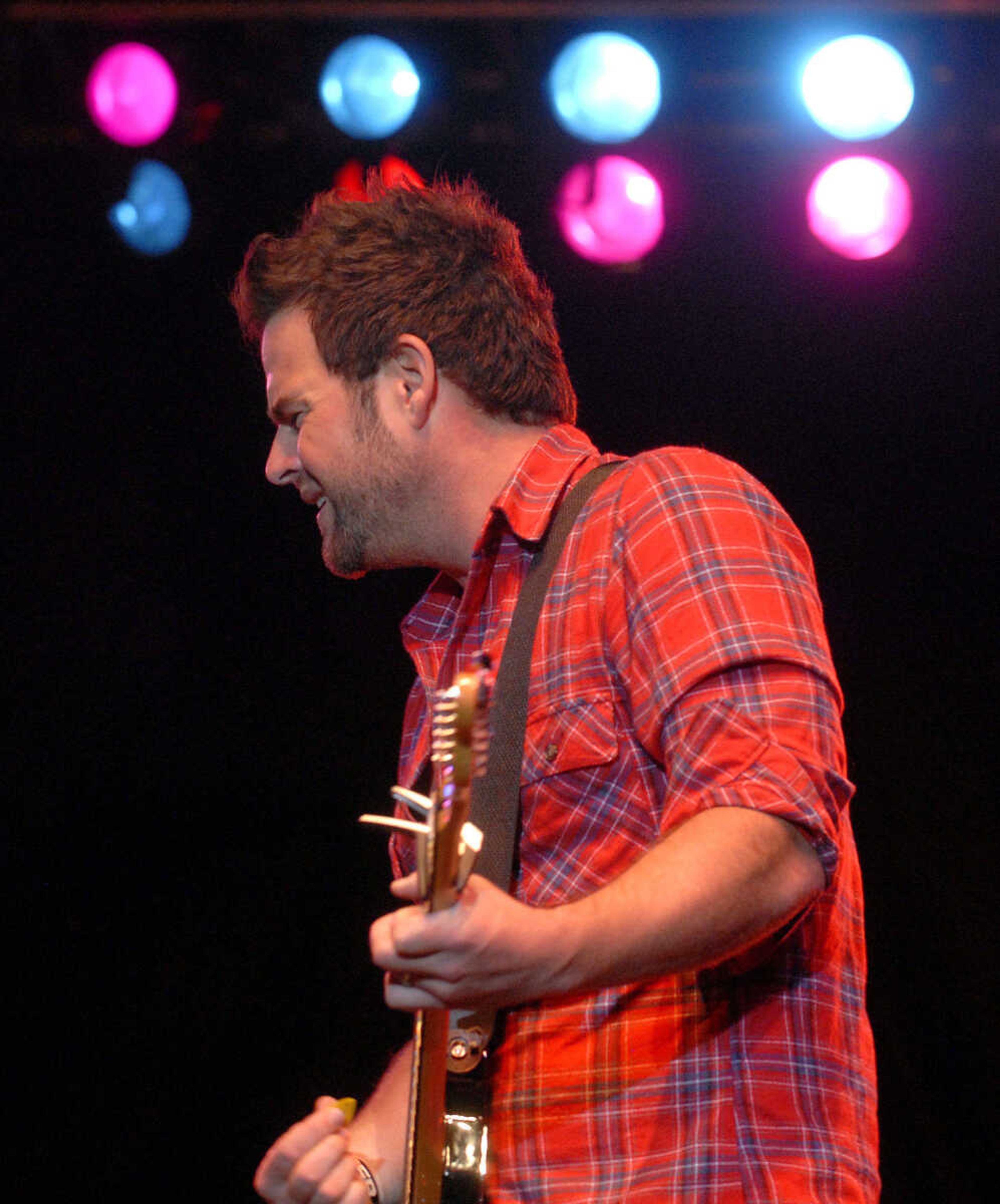 LAURA SIMON ~ lsimon@semissourian.com
Country music singer and Kennett, Mo. native David Nail performs in the grandstand Saturday, September 17, 2011 during the final day of the SEMO District Fair at Arena Park in Cape Girardeau.