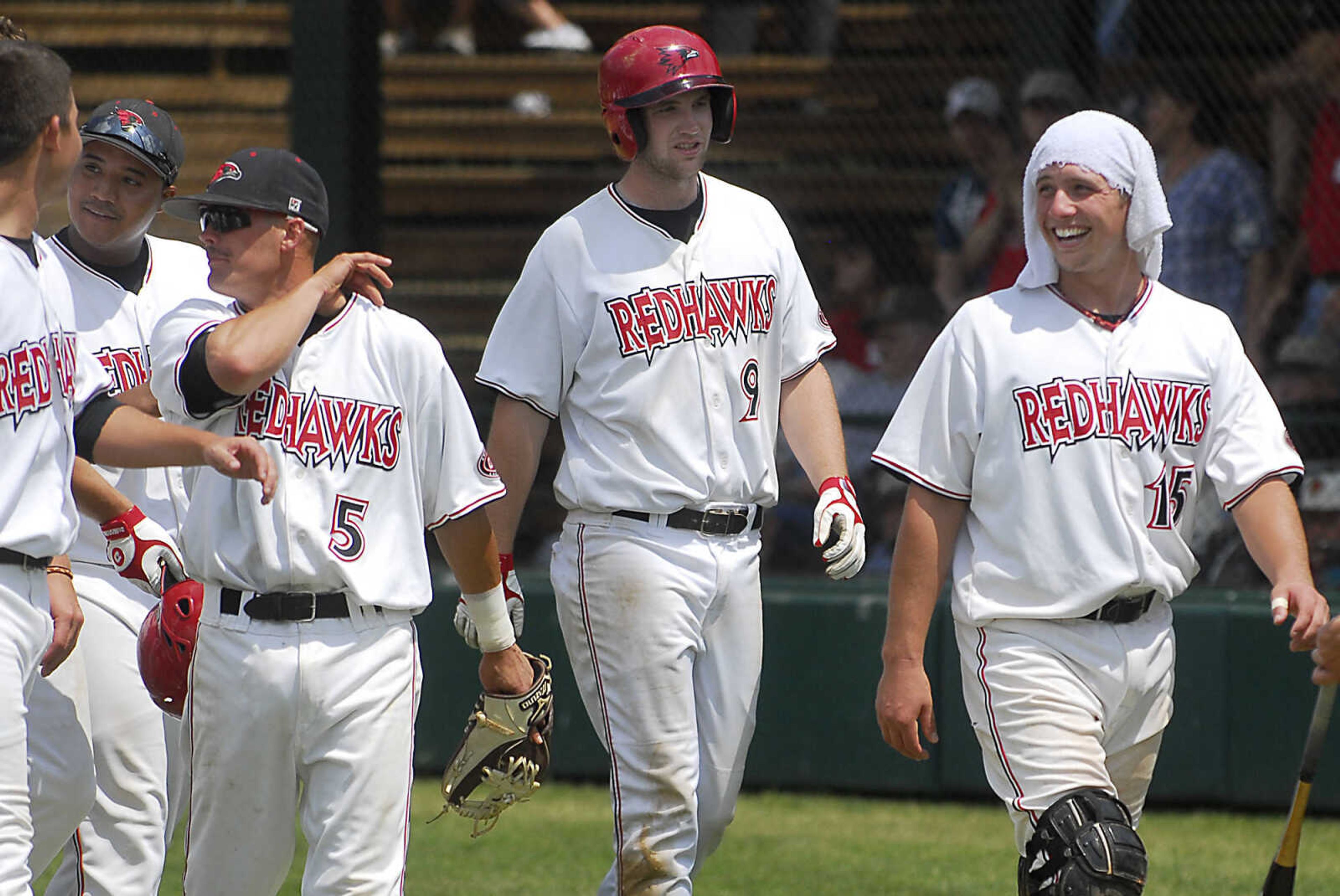 KIT DOYLE ~ kdoyle@semissourian.com
Catcher Jim Klocke, right, keeps cool with a wet towel on his head Friday, May 15, 2009, at Capaha Field.