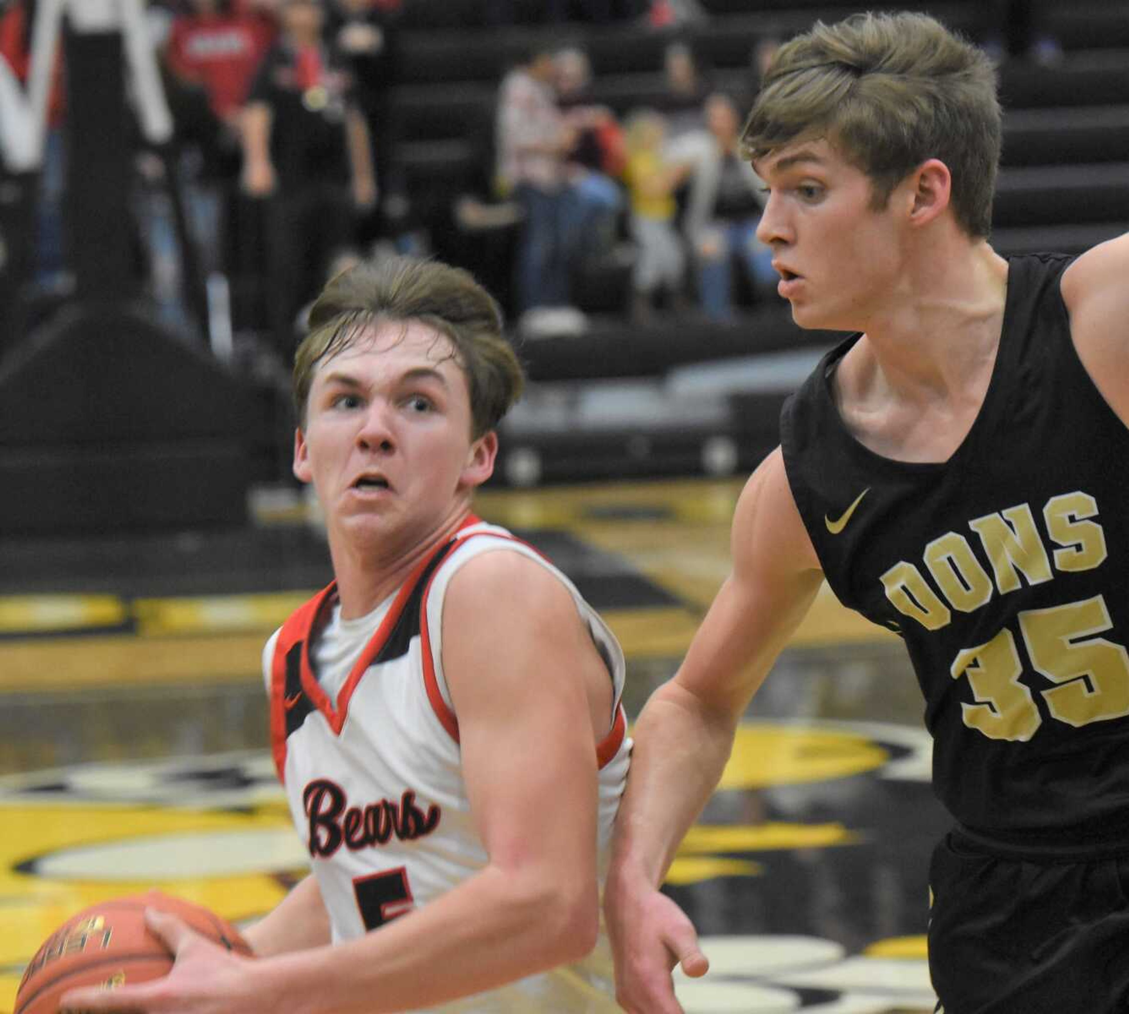 Easton Evans of Greenville, left, and Doniphan's Max Owen led their respective teams in Friday's Ozark Foothills Conference tournament final at Three Rivers College. Evans and the Bears prevailed in overtime, 76-71.