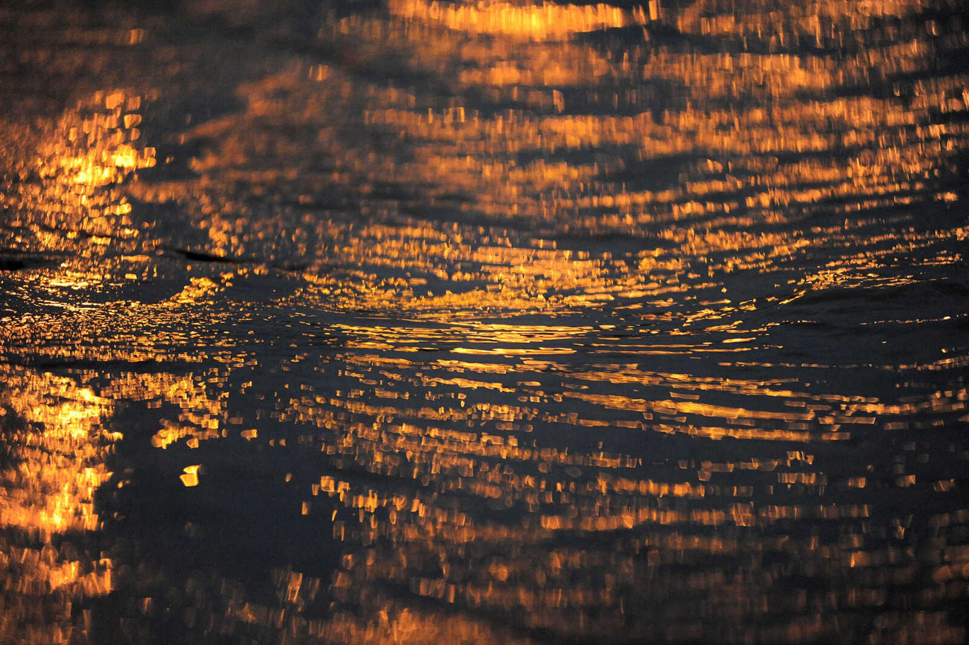 LAURA SIMON ~ lsimon@semissourian.com

Light is reflected in waves crashes on the Mississippi River riverfront, Monday, Jan. 25, 2016, in downtown Cape Girardeau.