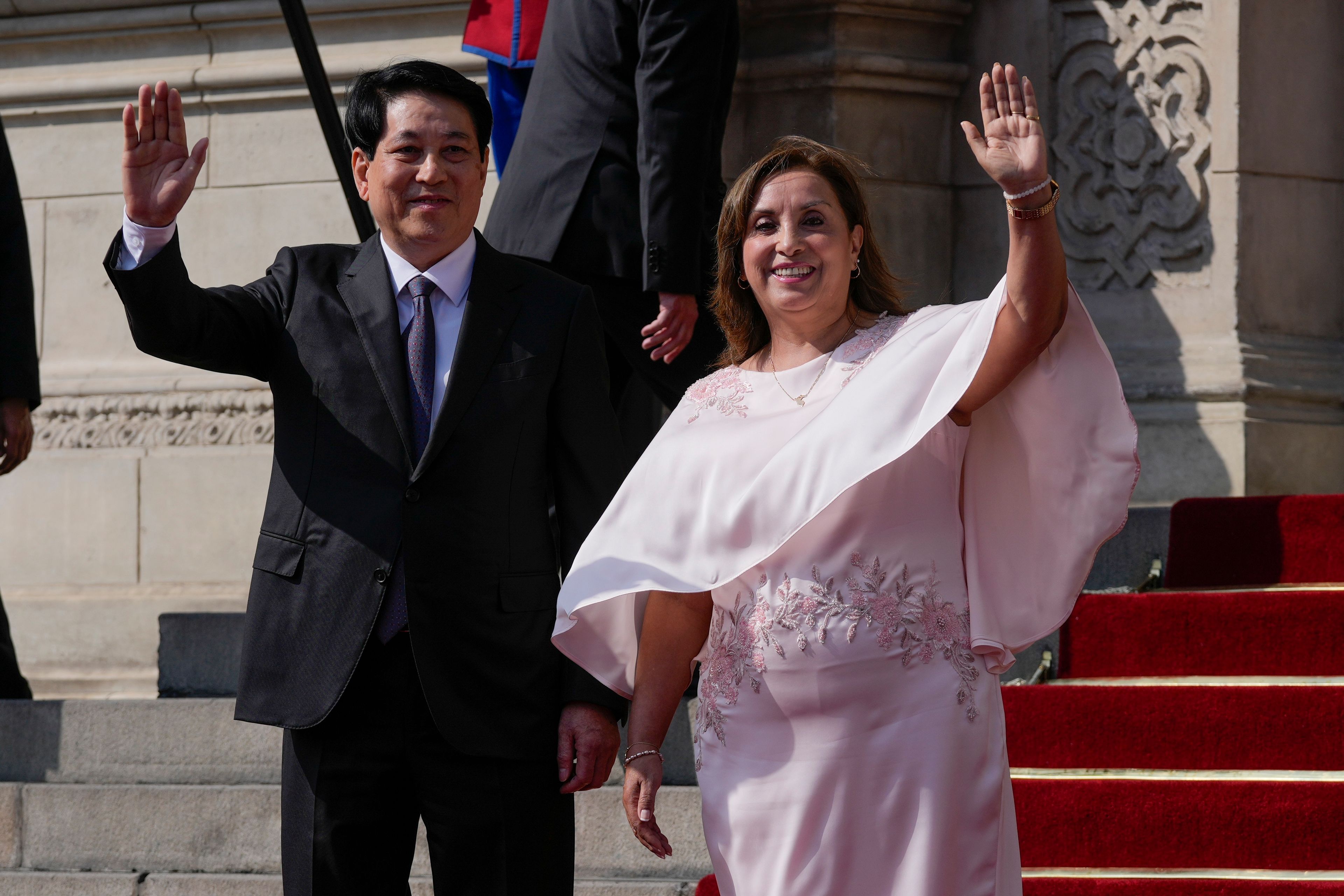 Vietnam's President Luong Cuong, left, and Peru's President Dina Boluarte pose for photos on the steps of the government palace in Lima, Peru, Wednesday, Nov. 13, 2024, during the Asia-Pacific Economic Cooperation (APEC) summit. (AP Photo/Martin Mejia)