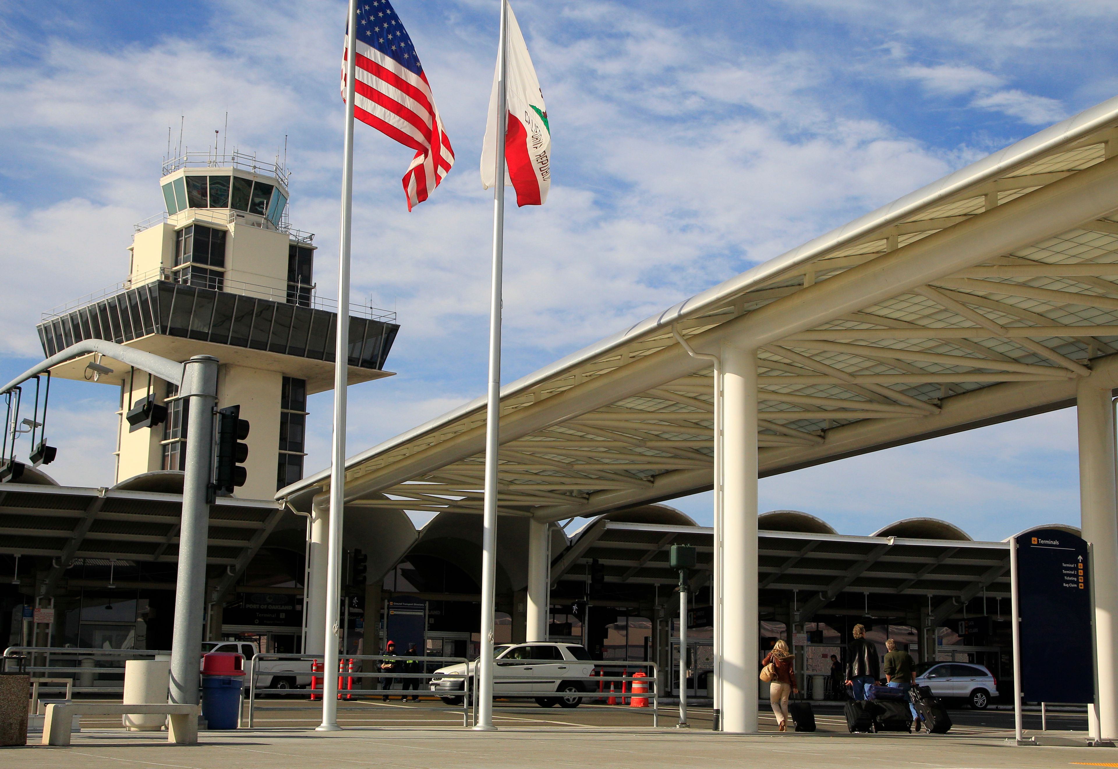 Federal judge orders Oakland airport to stop using 'San Francisco' in name amid lawsuit