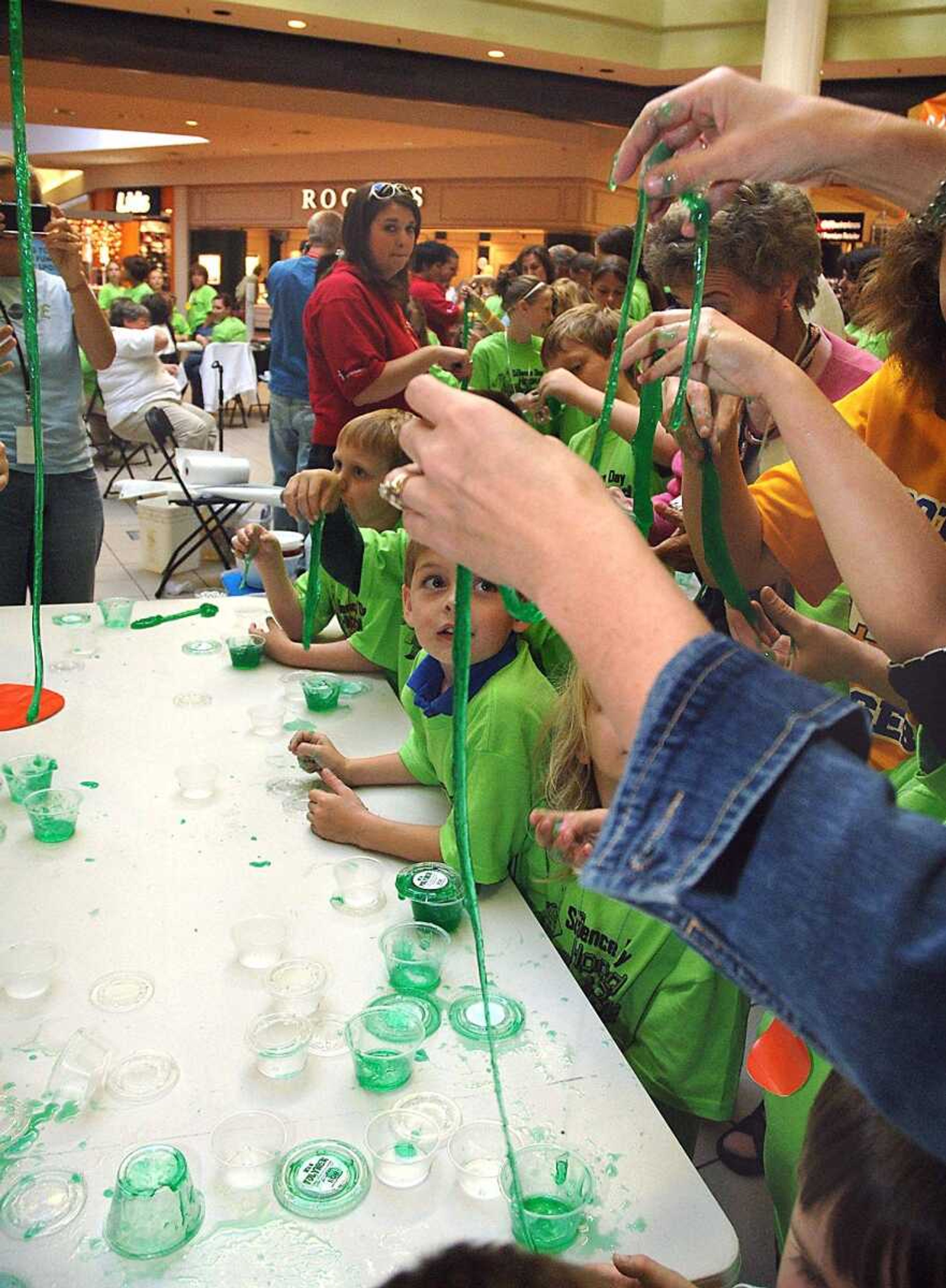 LAURA SIMON~photos@semissourian.com
It was a Friday afternoon of fun and learning at West Park Mall as Jason Lindsey and his Hooked on Science team attempted to break the world record for the largest chemistry class in a single room. More than 200 people were needed to break the record, and the 268 children and adults that participated made slime which they stretched out as long as they could.