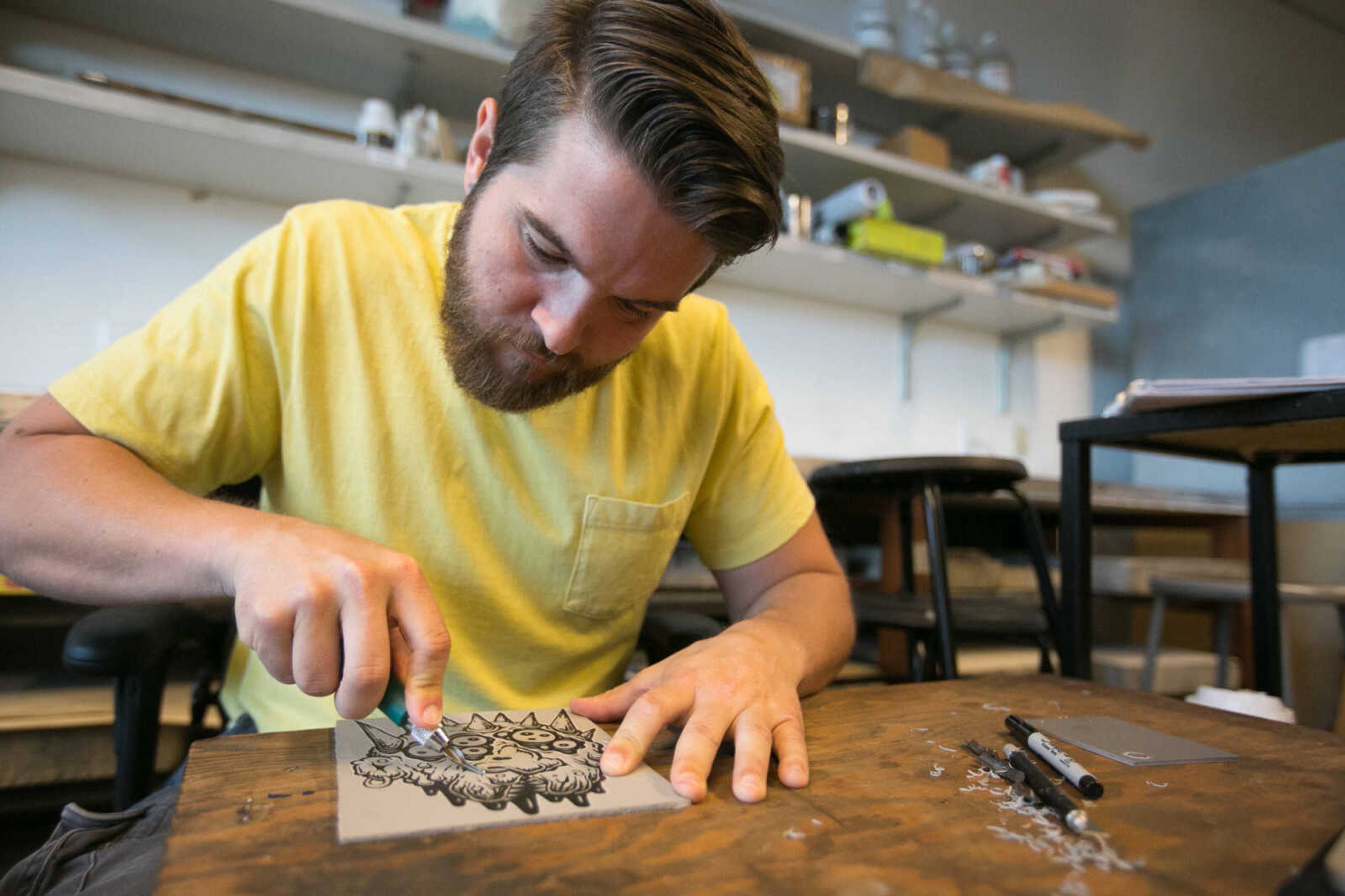 GLENN LANDBERG ~ glandberg@semissourian.com

Justin Miller, a professor at Southeast Missouri State University, demonstrates the carving of a linocut Saturday, June 18, 2016 at the River Campus Summer Arts Festival.