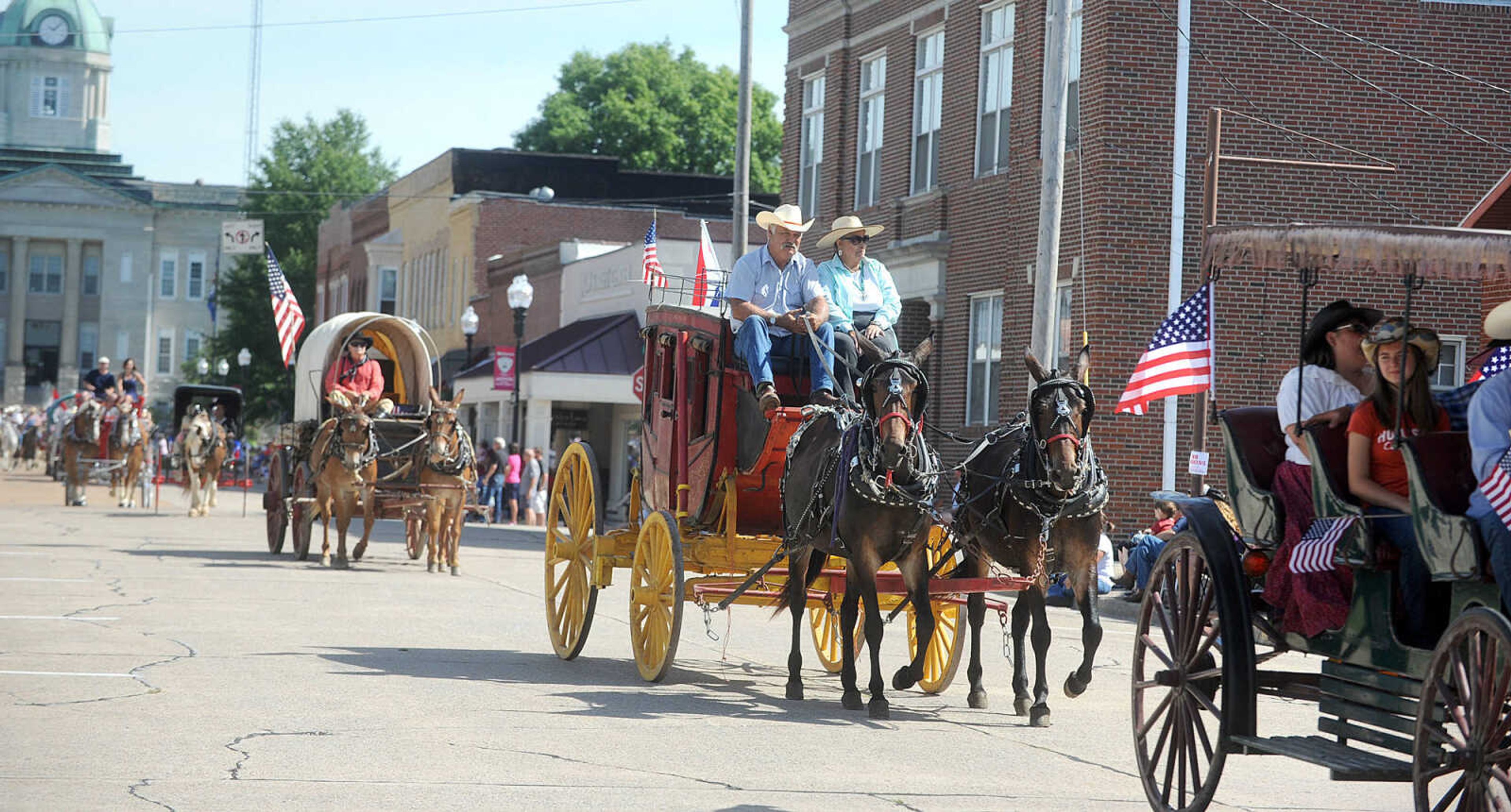 LAURA SIMON ~ lsimon@semissourian.com


People line the sidewalks as old-time horse drawn carriages head down High Street in Jackson, Saturday, July 5, 2014, during the Bicentennial Wagon Trail Parade.