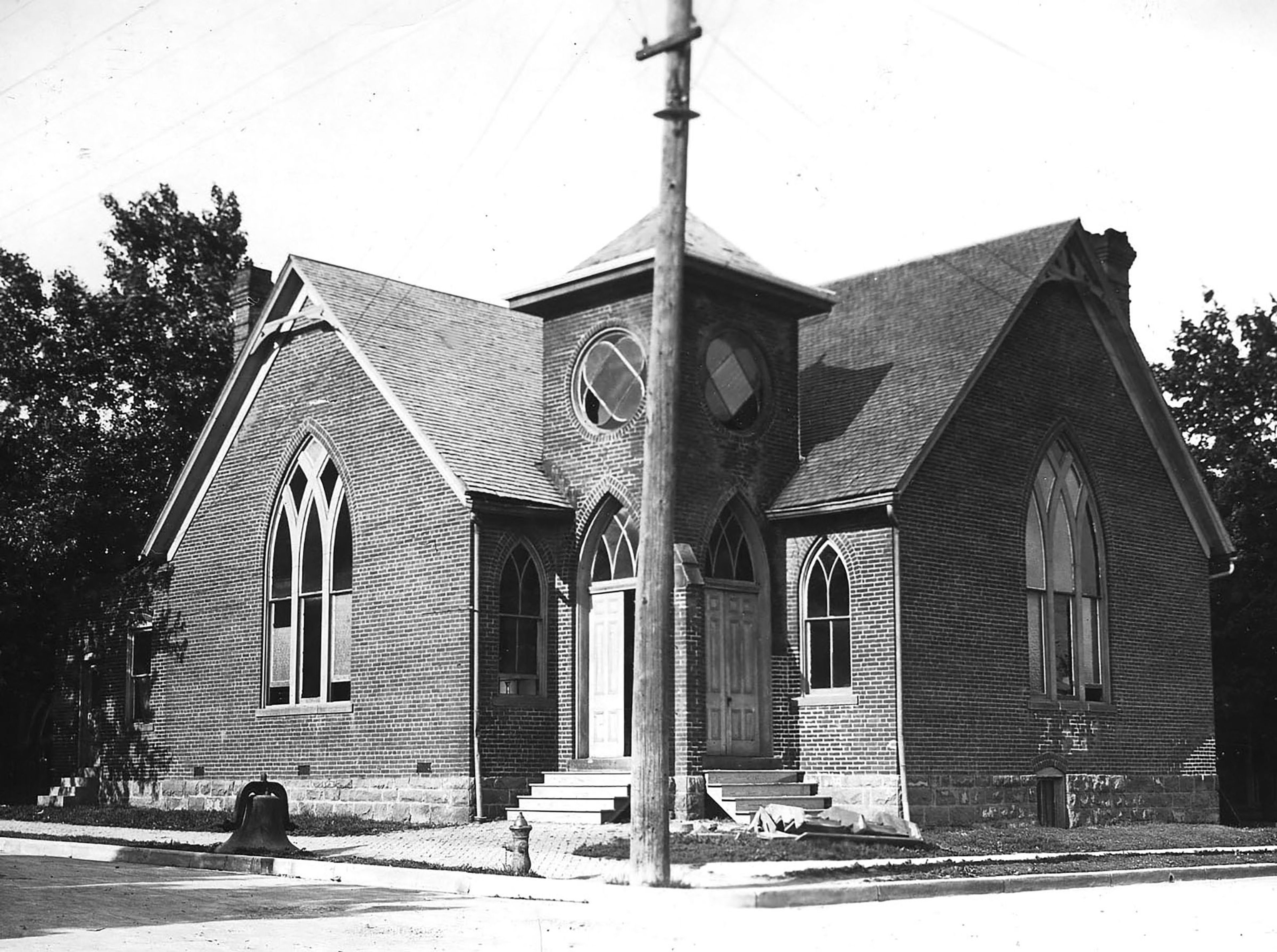 First Christian Church in the 1920s was at the northeast corner of Sprigg and Themis streets. Note the church bell resting in the parkway in front of the edifice. 
