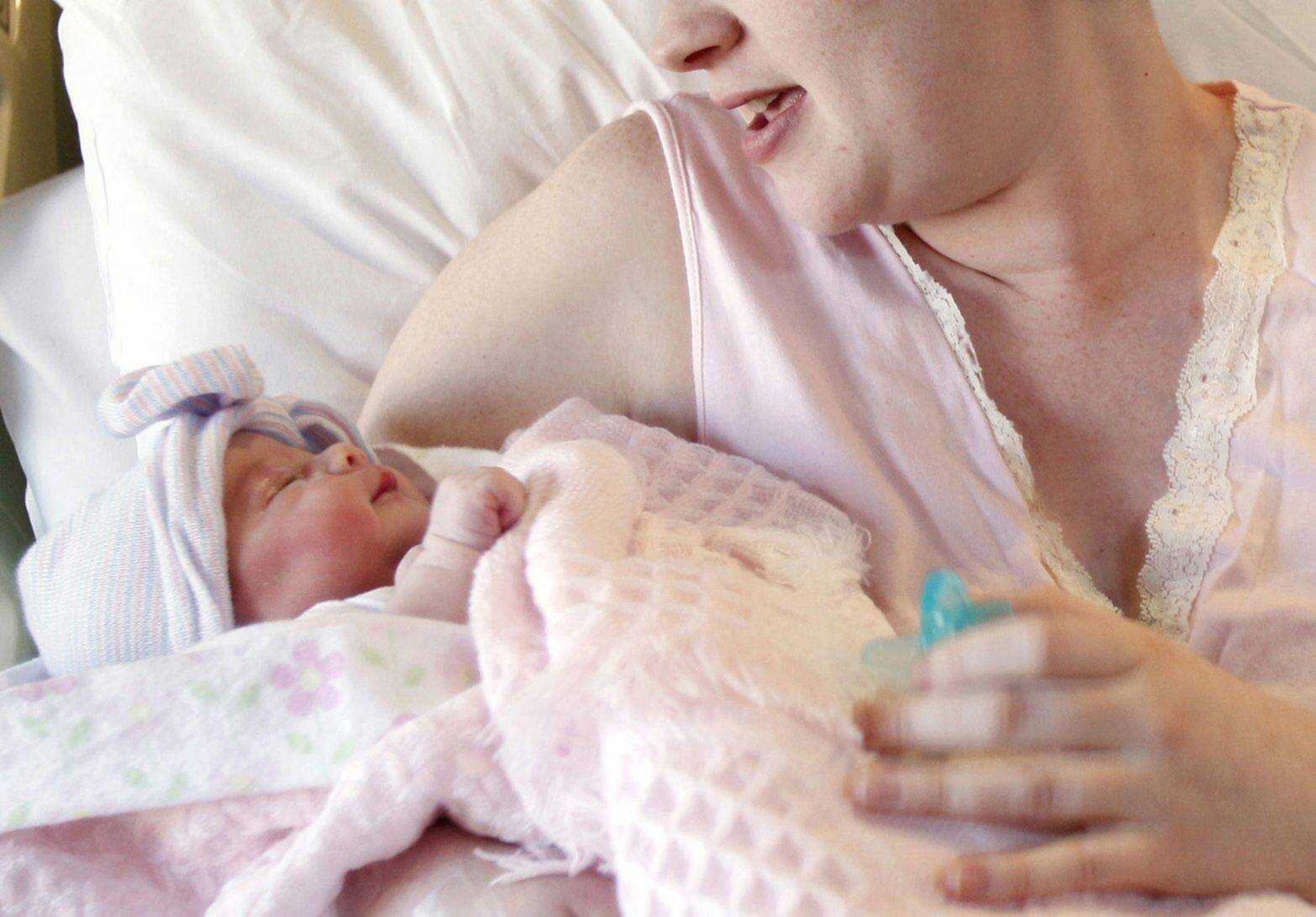 A mother holds her newborn at Christus Spohn Hospital South in Corpus Christi, Texas. A government report examined trends among single women as well as mothers in their teens and 20s to ages 35 and older. (Michael Zamora ~ Corpus Christi Caller-Times)