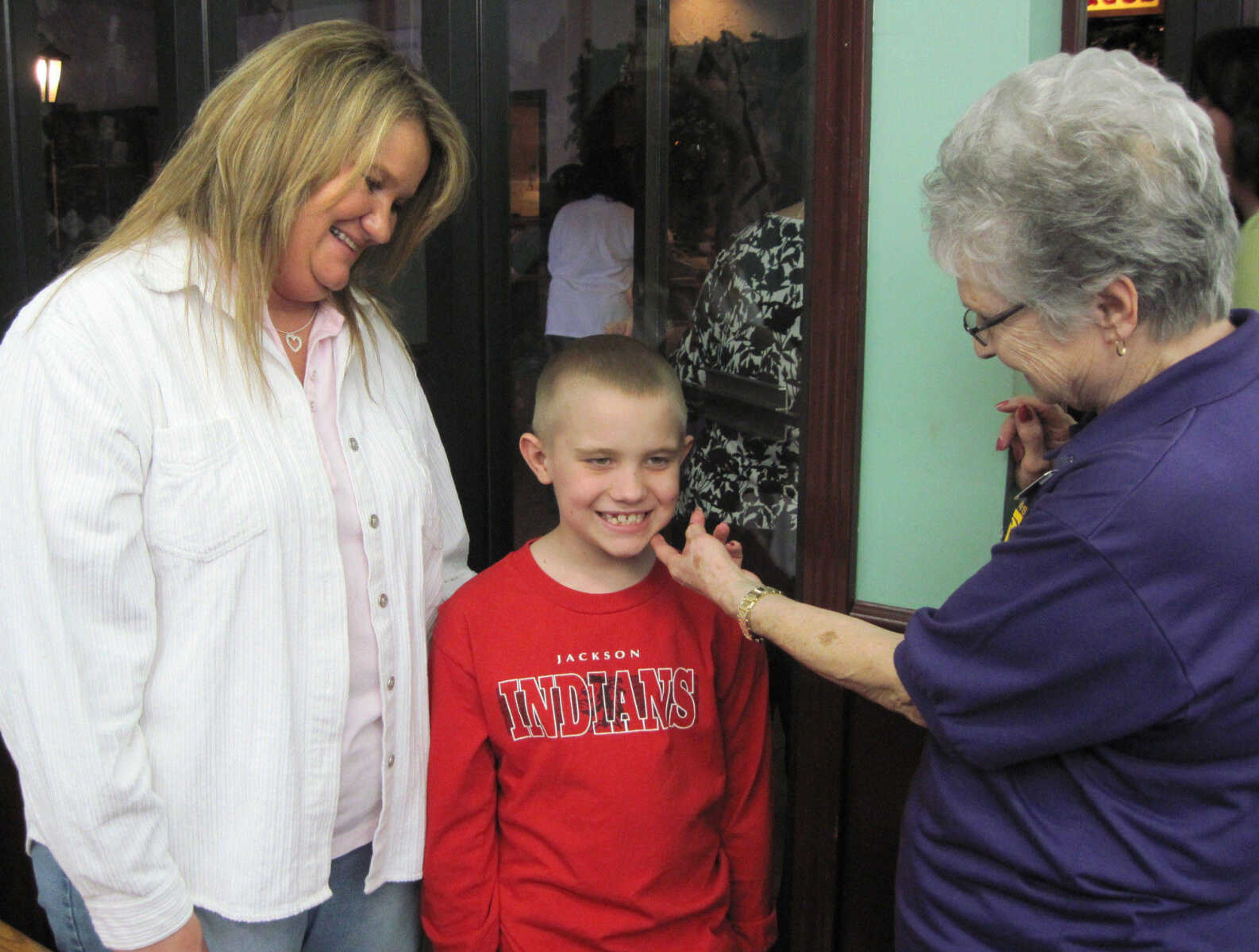 BRIAN BLACKWELL ~ bblackwell@semissourian.com
Caroline and Hunter Hoxworth visit with Pat Abernathy, a member of the Jackson Noon Optimist Club.