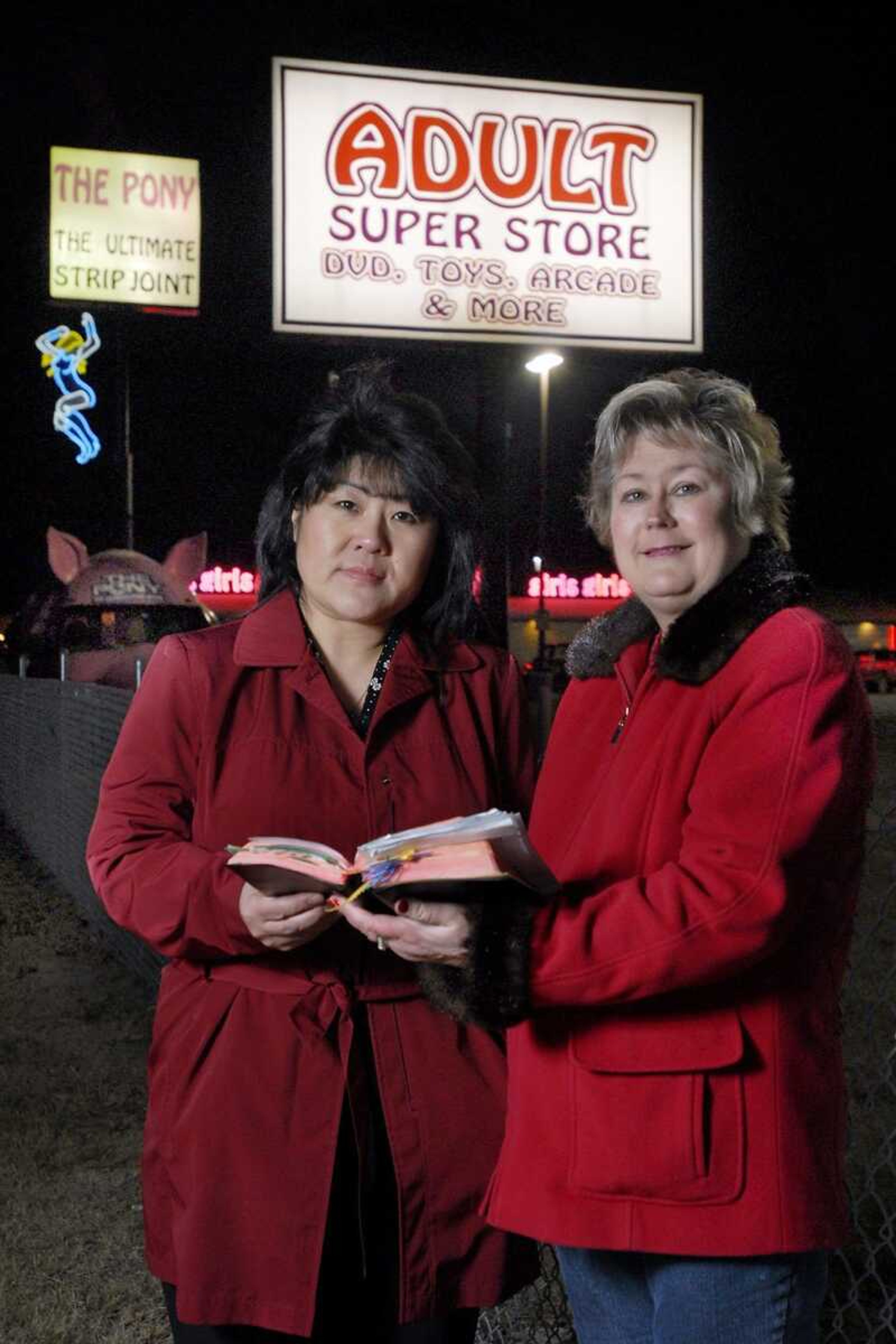 Sun Stevens, left, and Carolyn Knight of Light in Darkness Ministry travel to locations like The Pony in East Cape Girardeau, Ill., to share their faith. (Kristin Eberts)