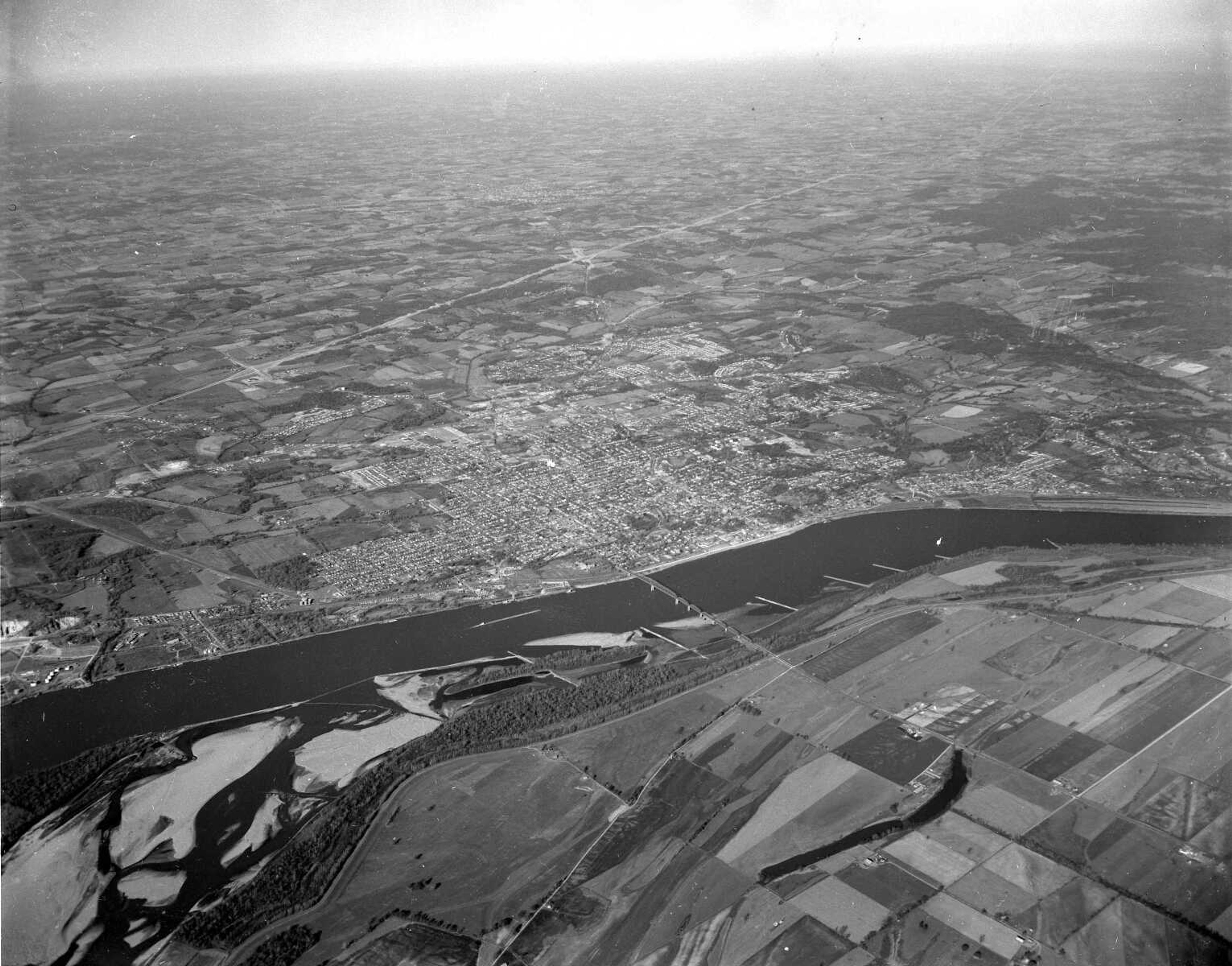 Cape Girardeau nestled along the Mississippi River.