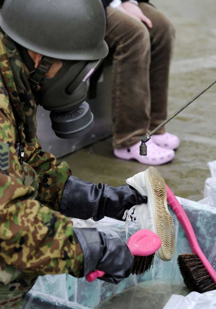 Japan to spray water, acid on stricken nuke plant