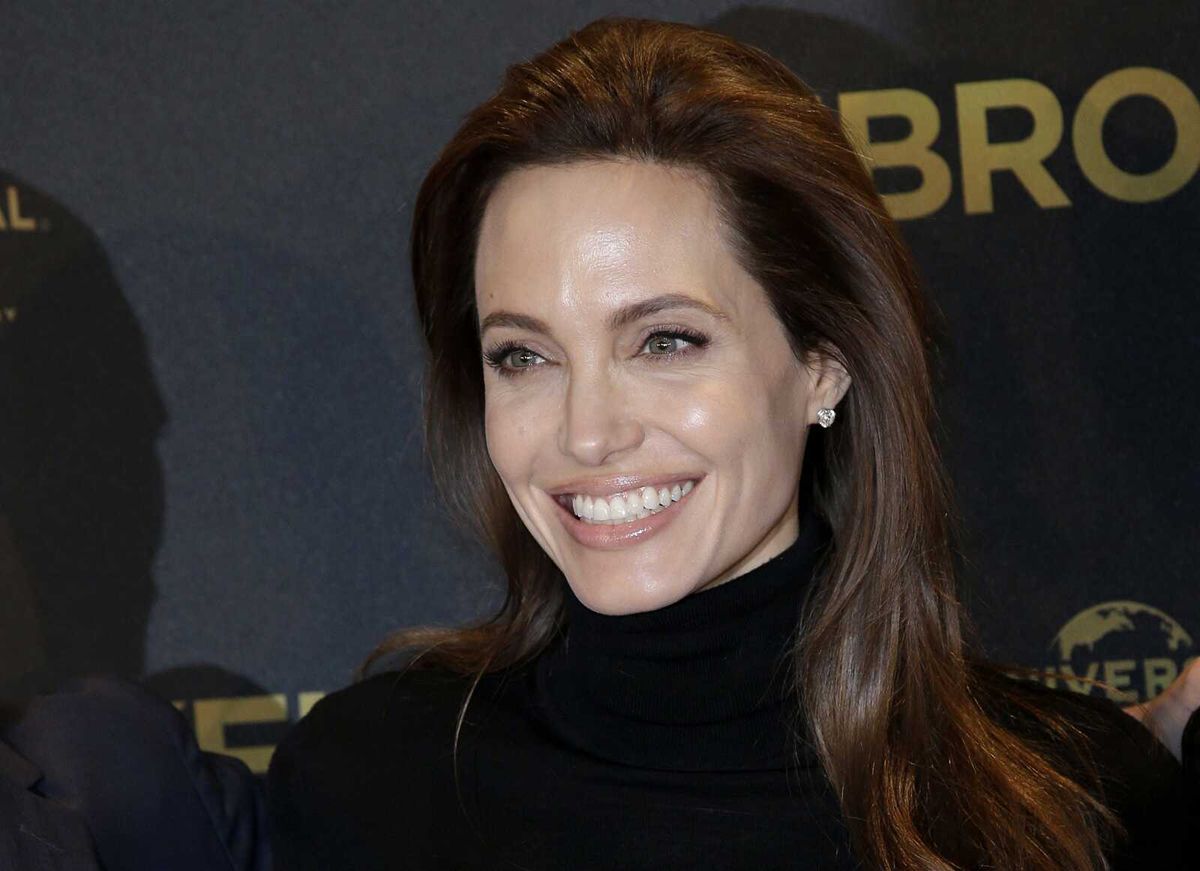 Angelina Jolie undergoes further preventive surgery