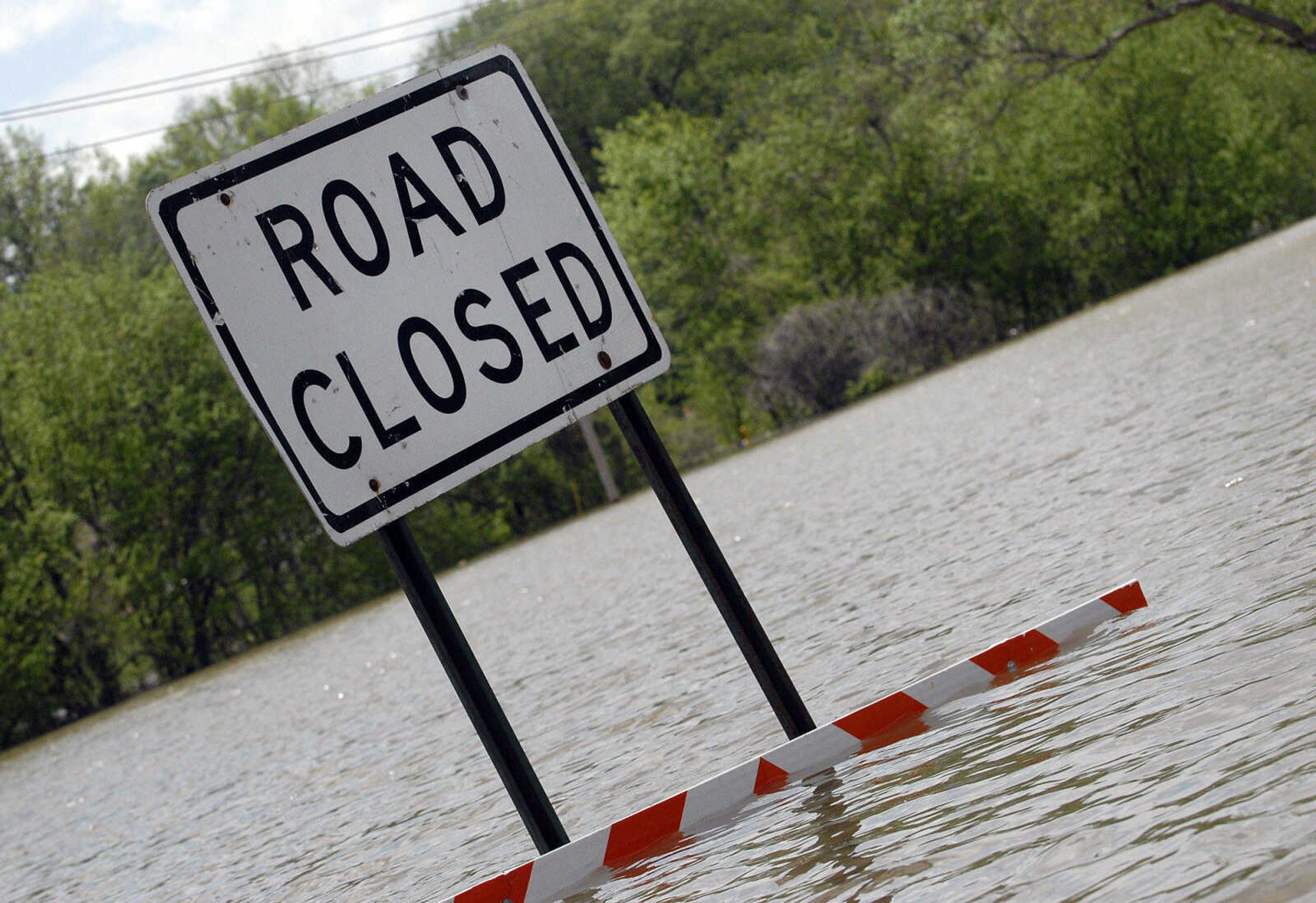 LAURA SIMON~lsimon@semissourian.com
The Mississippi River floods the Red Star district Thursday, April 28, 2011 in Cape Girardeau.