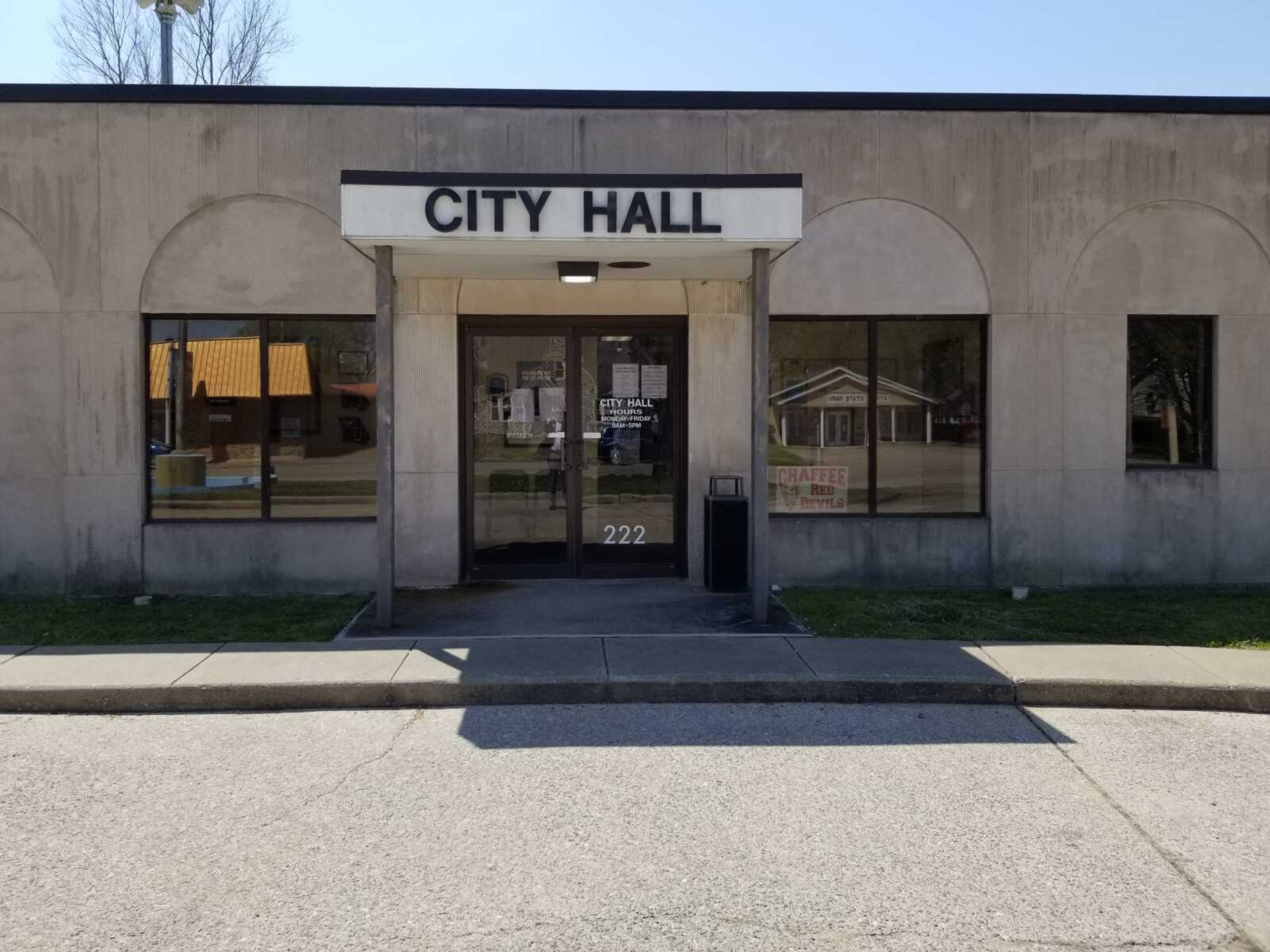 The entrance to Chaffee City Hall, 222 W. Yoakum Avenue.