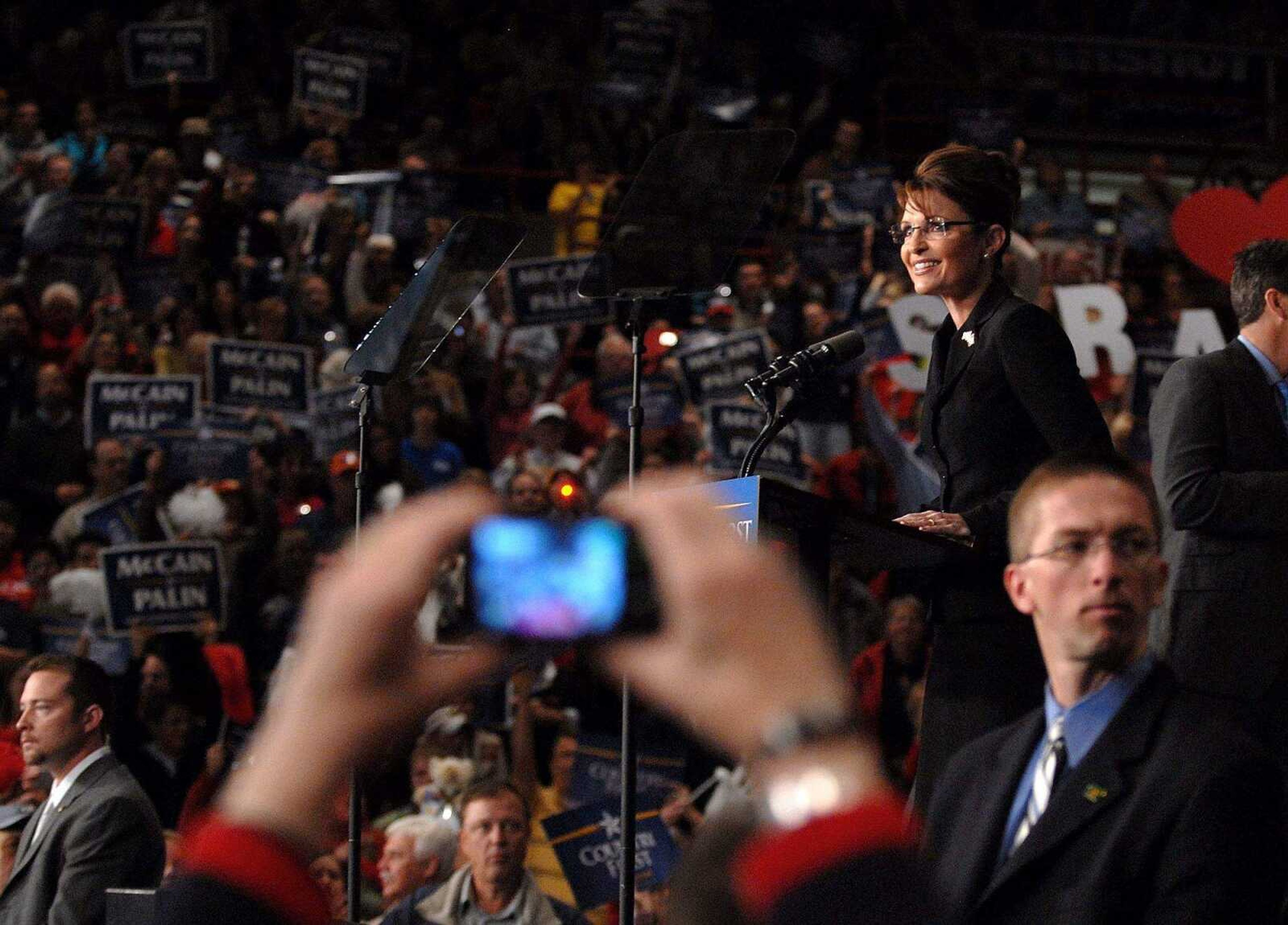 AARON EISENHAUER ~ aeisenhauer@semissourian.com
Sarah Palin talks to fans and supporters.