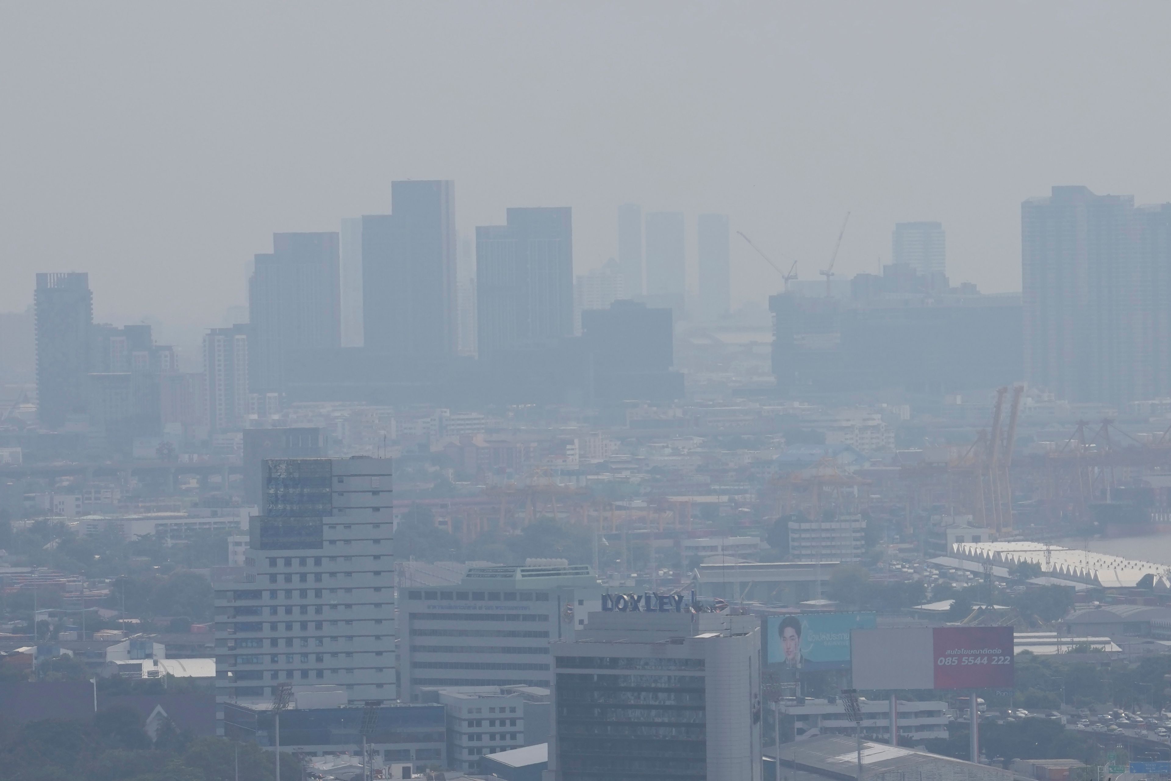 A thick layer of smog covers central in Bangkok, Thailand, Thursday, Nov. 14, 2024.(AP Photo/Sakchai Lalit)