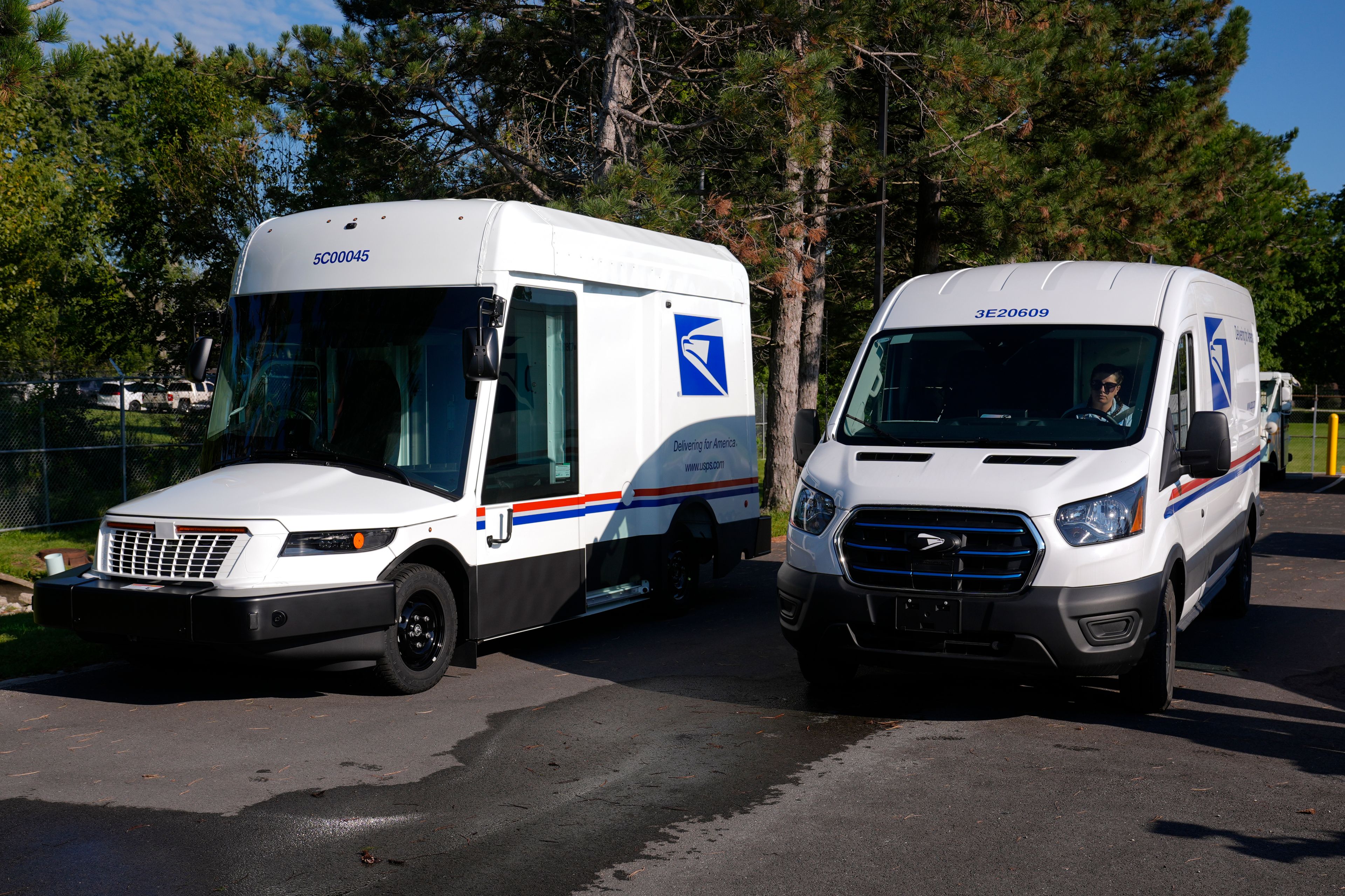 Mail carriers reach tentative contract with USPS that includes pay raises and air-conditioned trucks