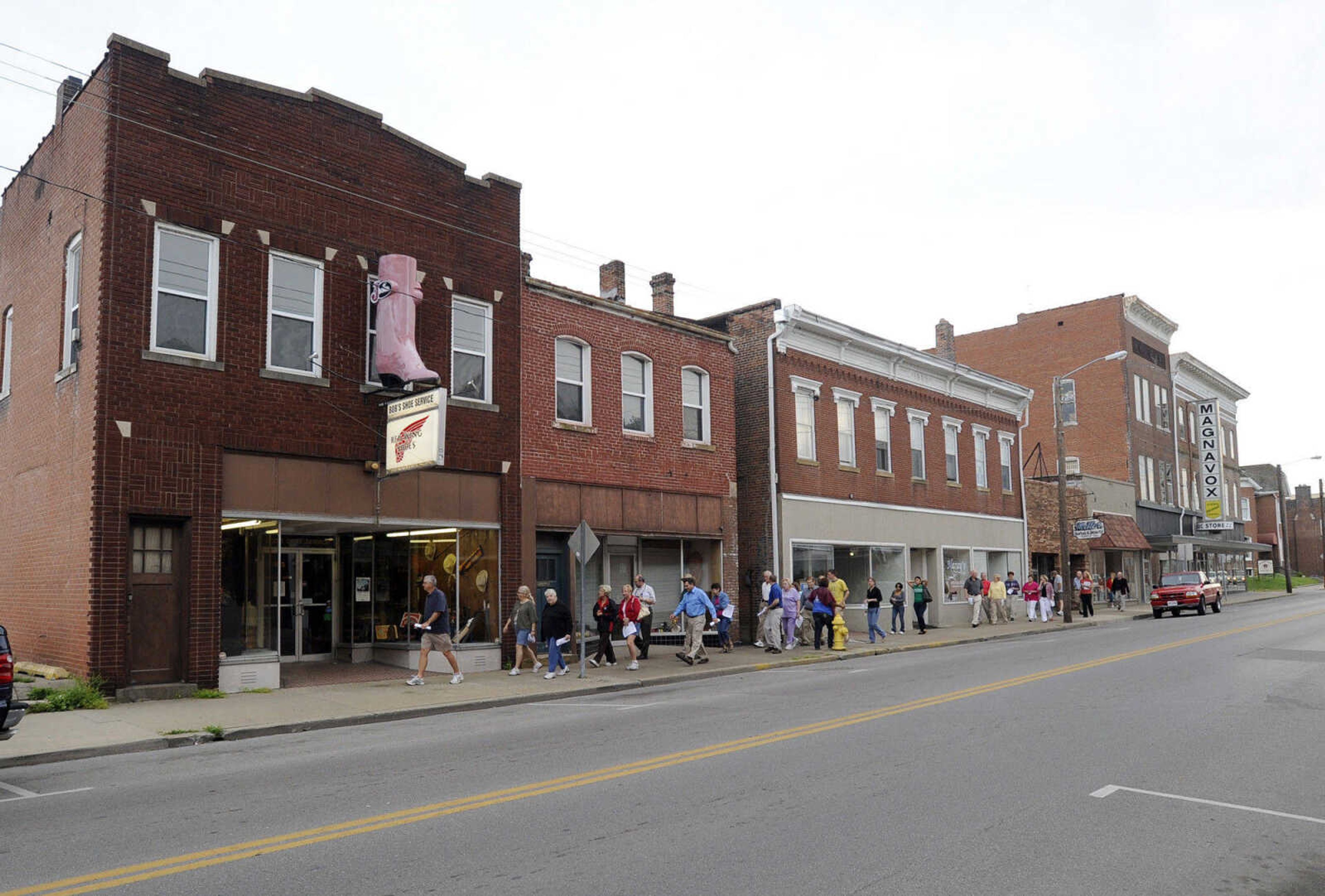 The Broadway-Middle Commercial Historic District, 500 block of Broadway.