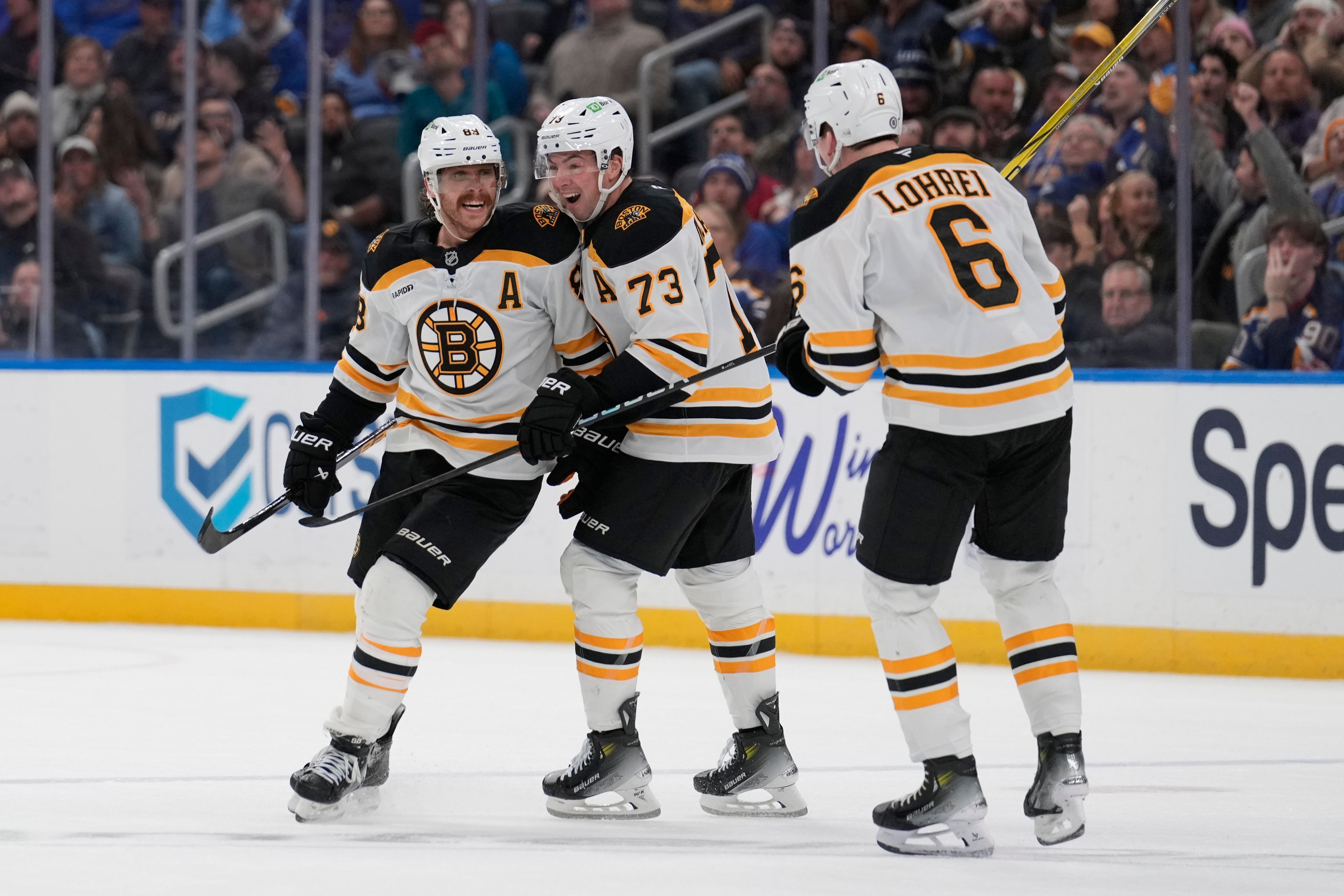 Pastrnak's goal completes rally as Bruins come back to stun Blues 3-2