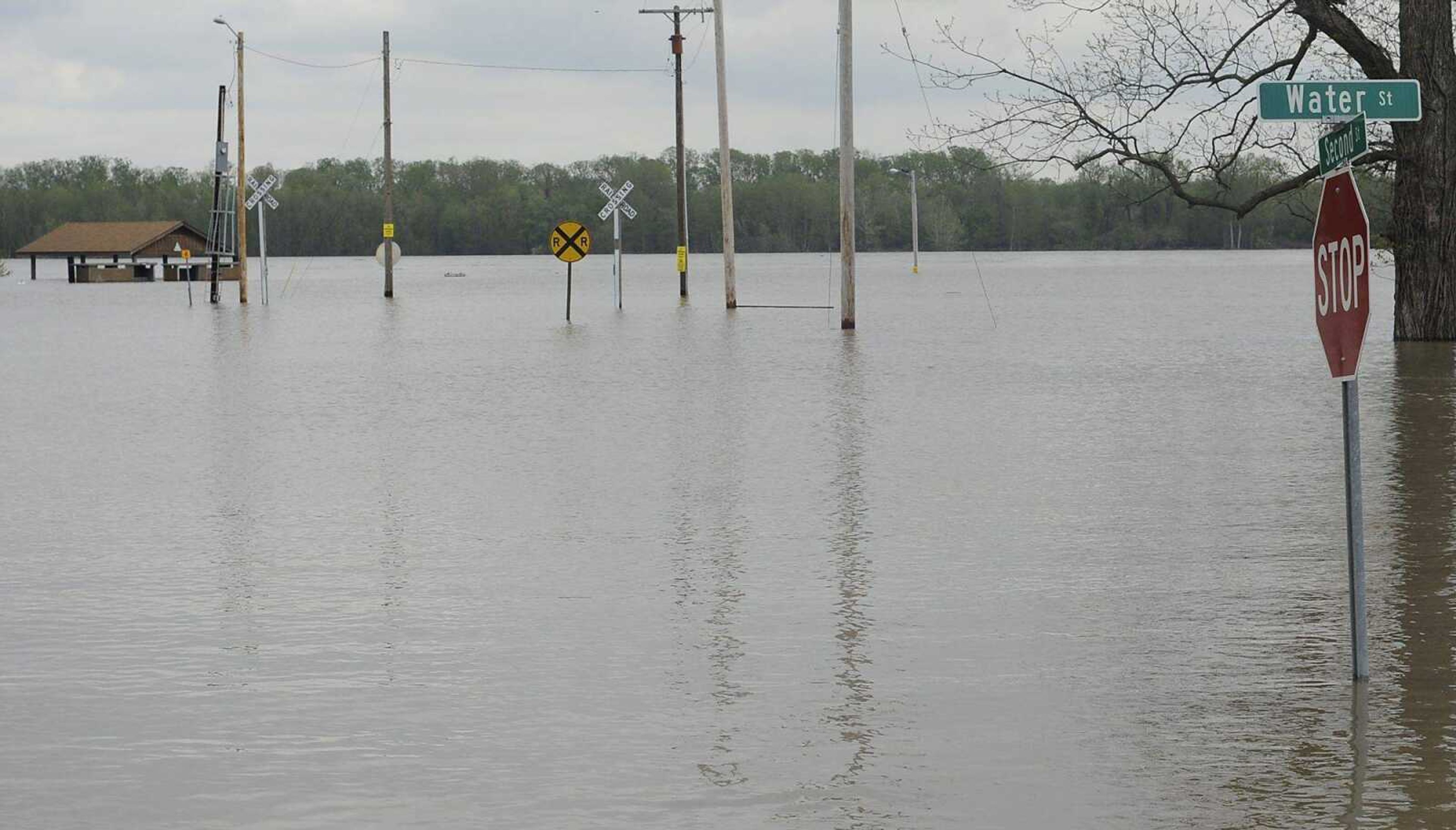 Flood waters cover the intersection of Water Street and Second Street Wednesday, April 24, in Cape Girardeau. The Mississippi is expected to crest by Friday morning in the Cape Girardeau area. (ADAM VOGLER)