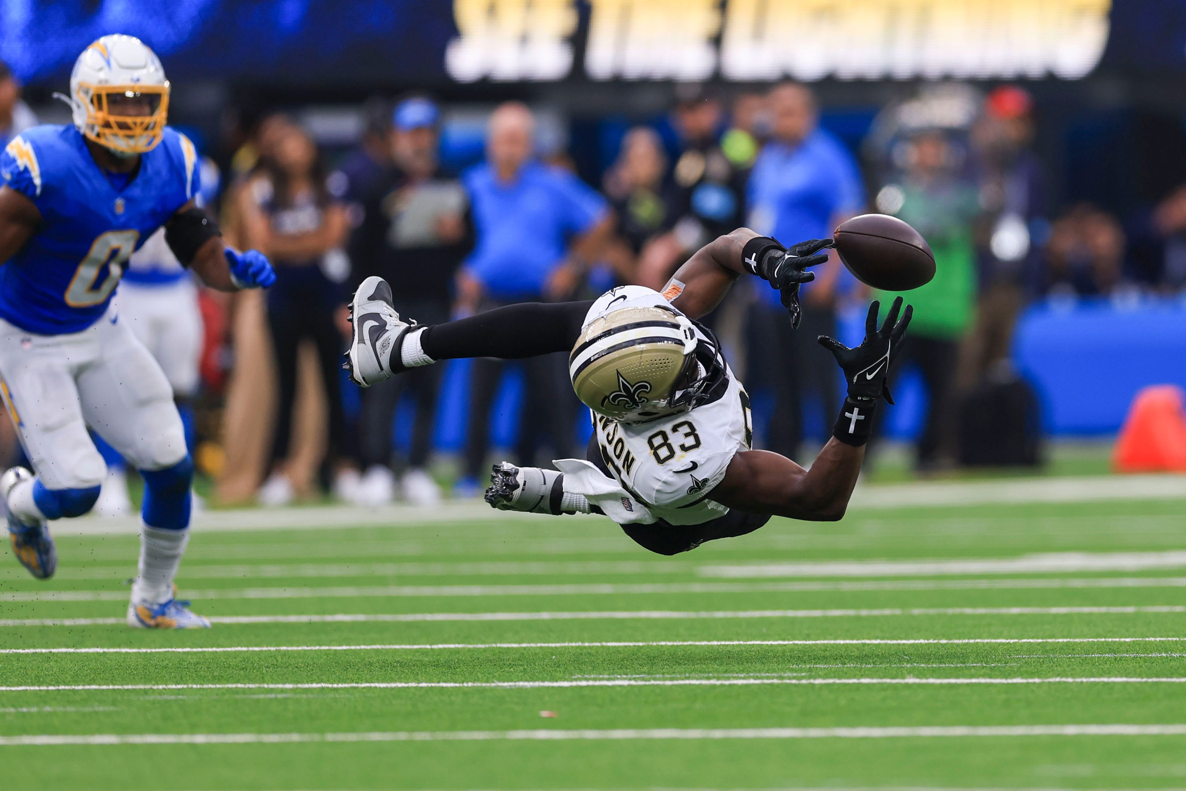 New Orleans Saints tight end Juwan Johnson (83) can't pull in a pass in the second half of an NFL football game against the Los Angeles Chargers in Inglewood, Calif., Sunday, Oct. 27, 2024. (AP Photo/Ryan Sun)