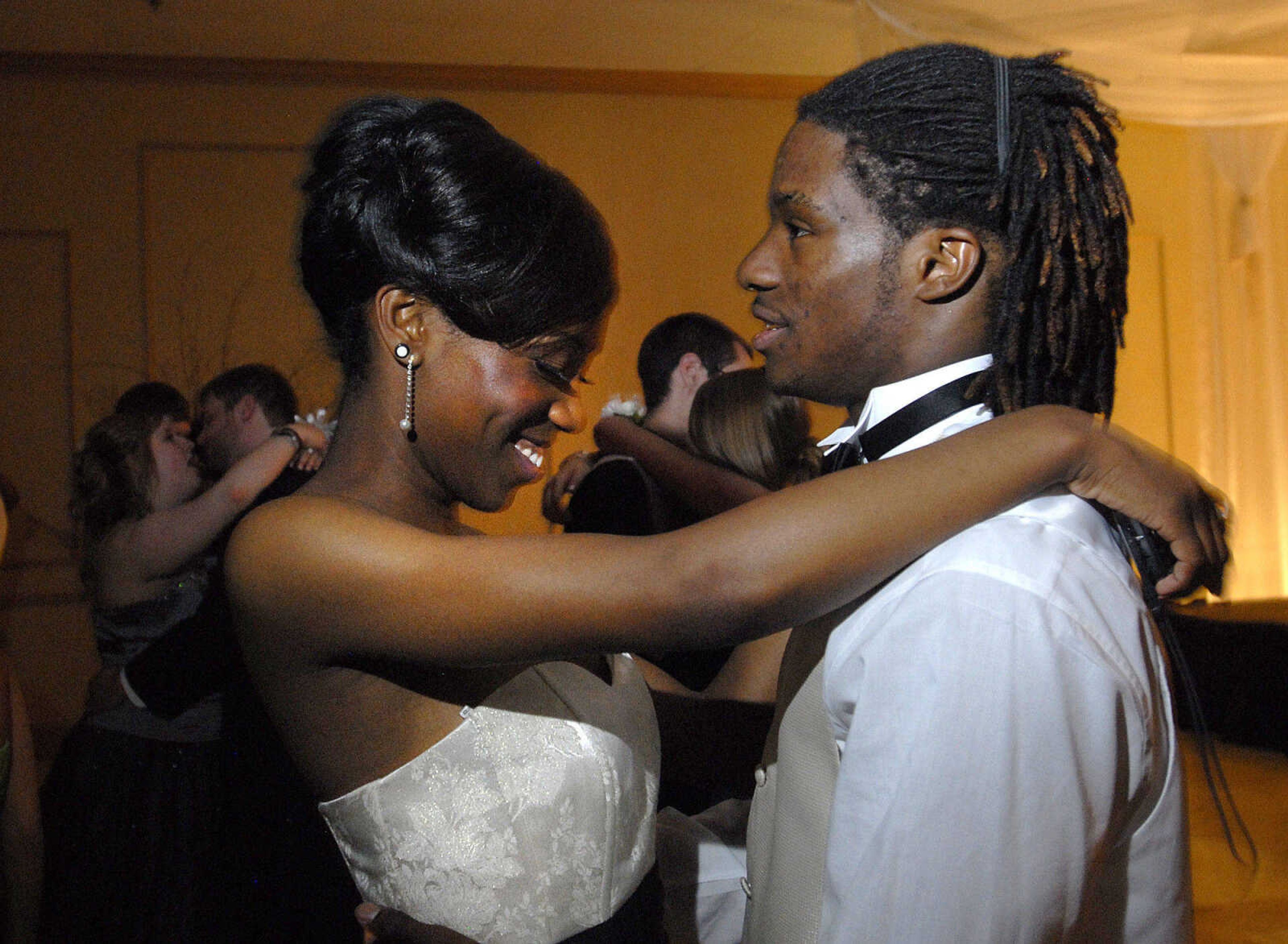 LAURA SIMON~lsimon@semissourian.com
Cape Central High School "Arabian Nights" Prom May 1, 2010.