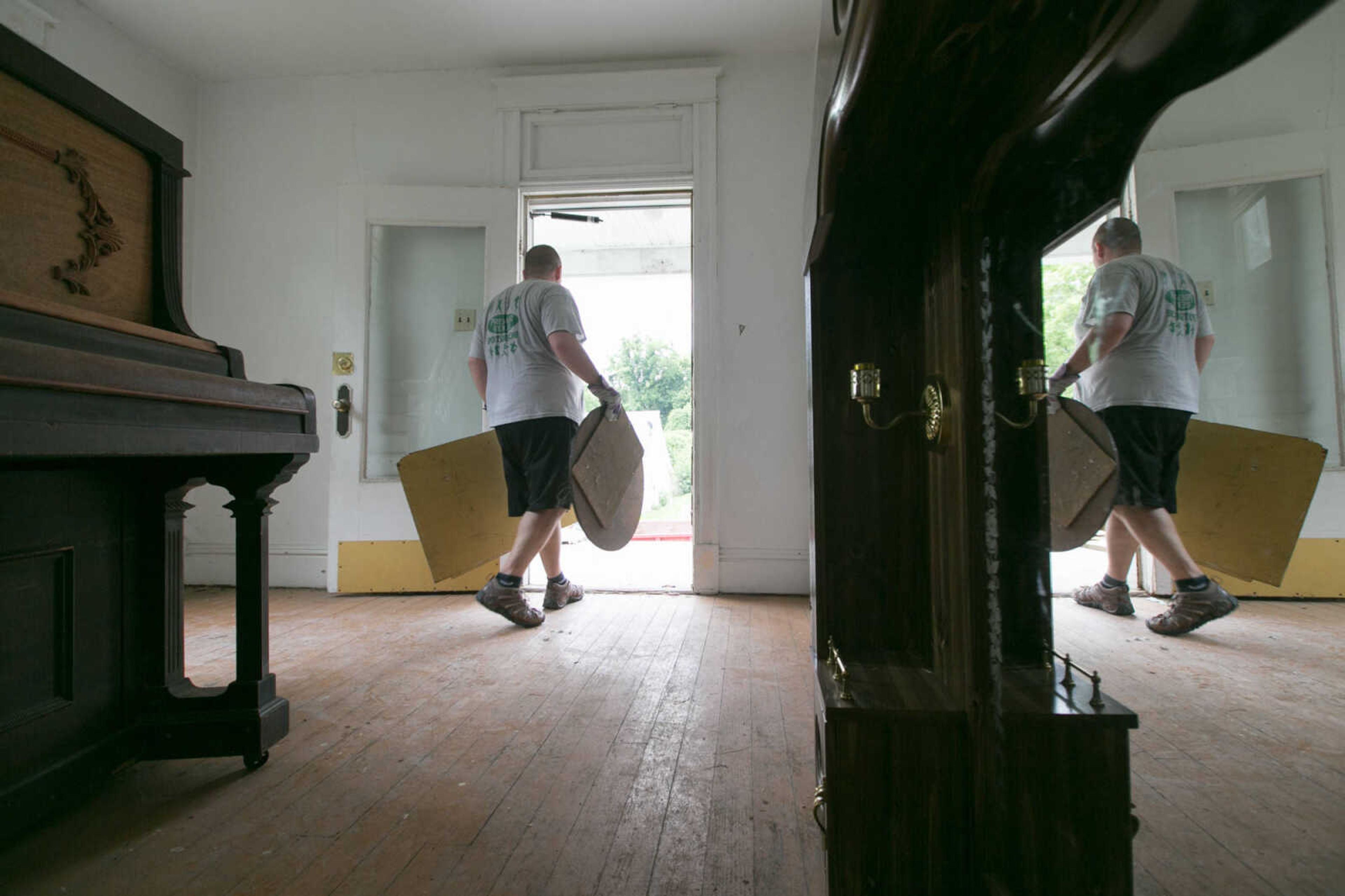 GLENN LANDBERG ~ glandberg@semissourian.com


A volunteer helps remove debris during a work day at a house donated to the Student Veterans Organization at Southeast Missouri State University, Saturday, June 20, 2015 in Cape Girardeau.