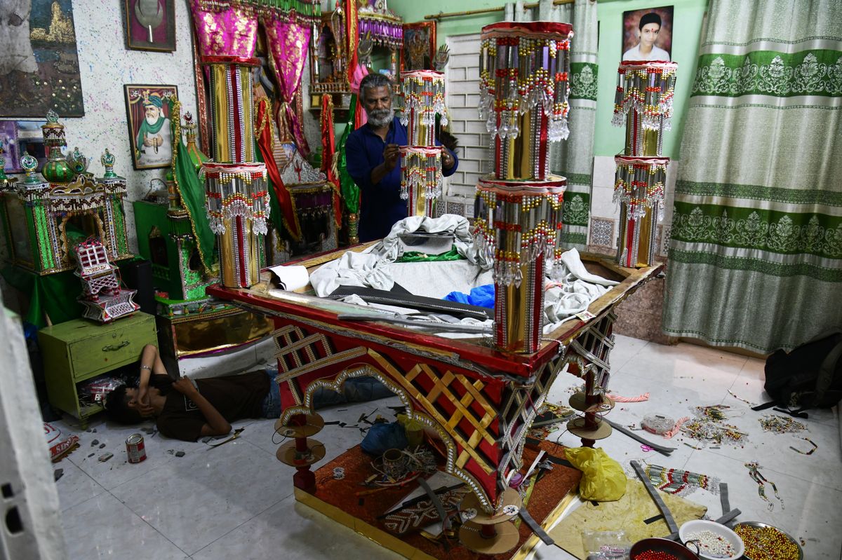 Pakistani Hindus join Shiite Muslims in Muharram observances...