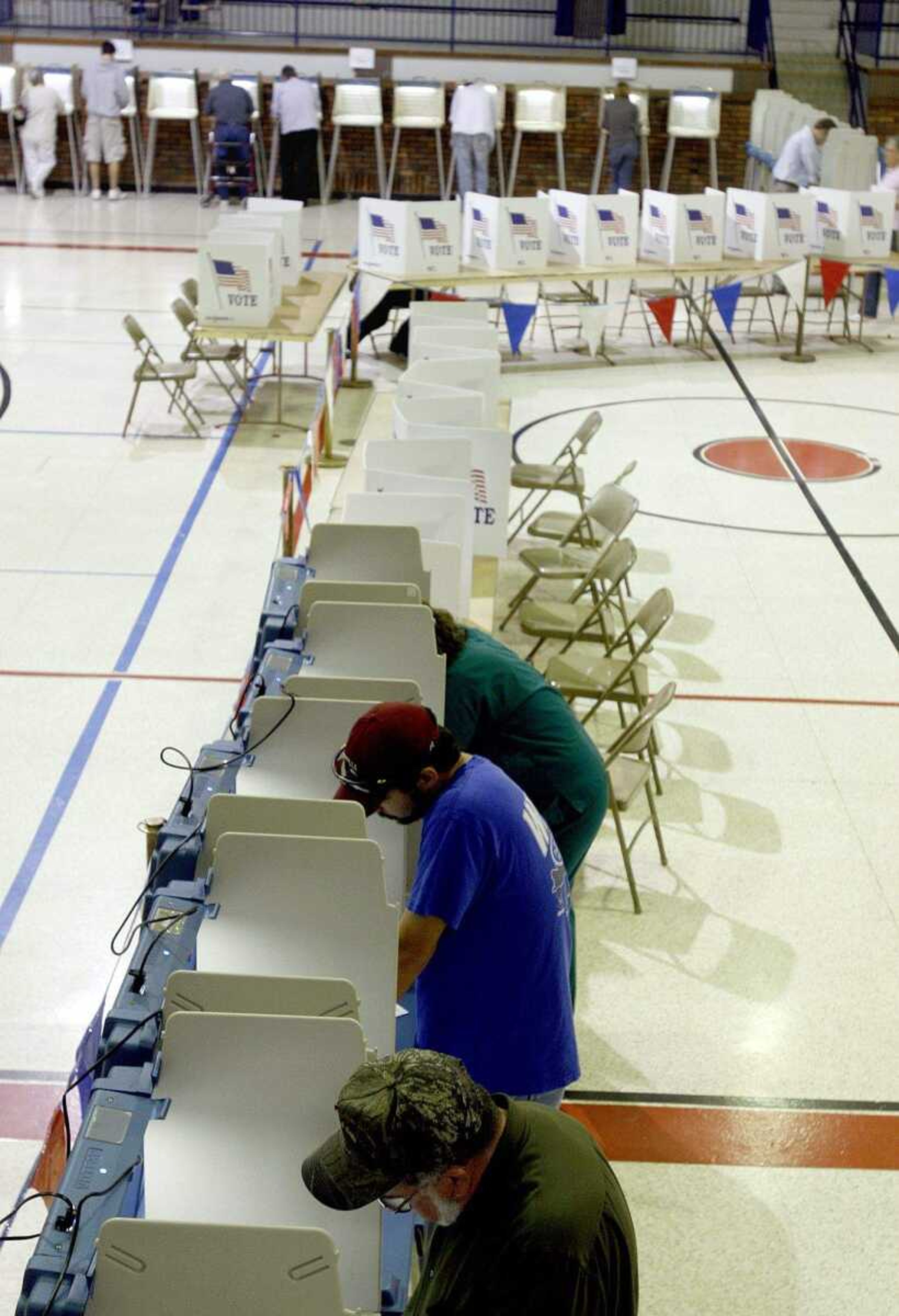 ELIZABETH DODD ~ edodd@semissourian.com
Lines slow down in the afternoon at the Arena Building at Arena Park Tuesday.