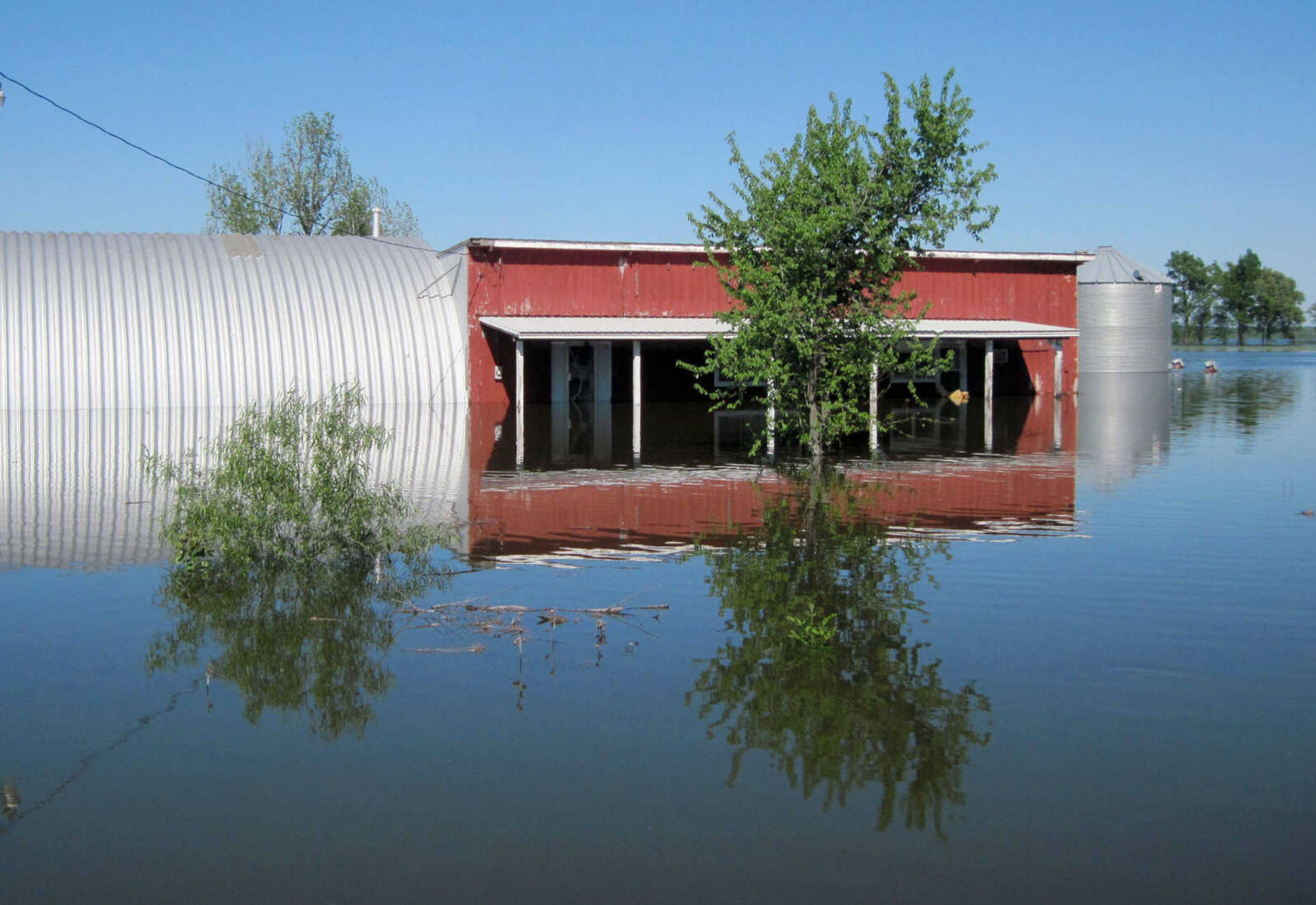 M.D. KITTLE ~ mkittle@semissourian.com
Flooding in Olive Branch, Ill. on Friday, April 29, 2011.