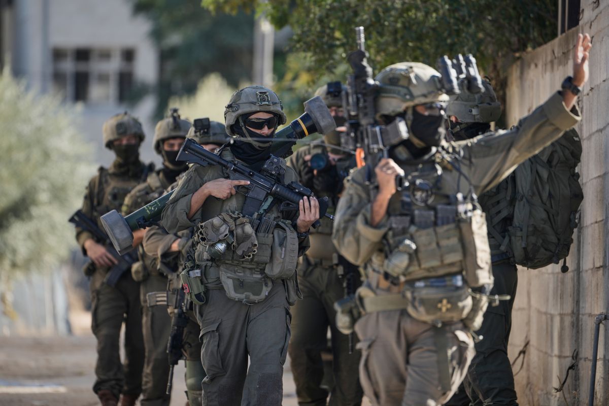 Israeli soldiers appear to kill Palestinian men in West Bank...