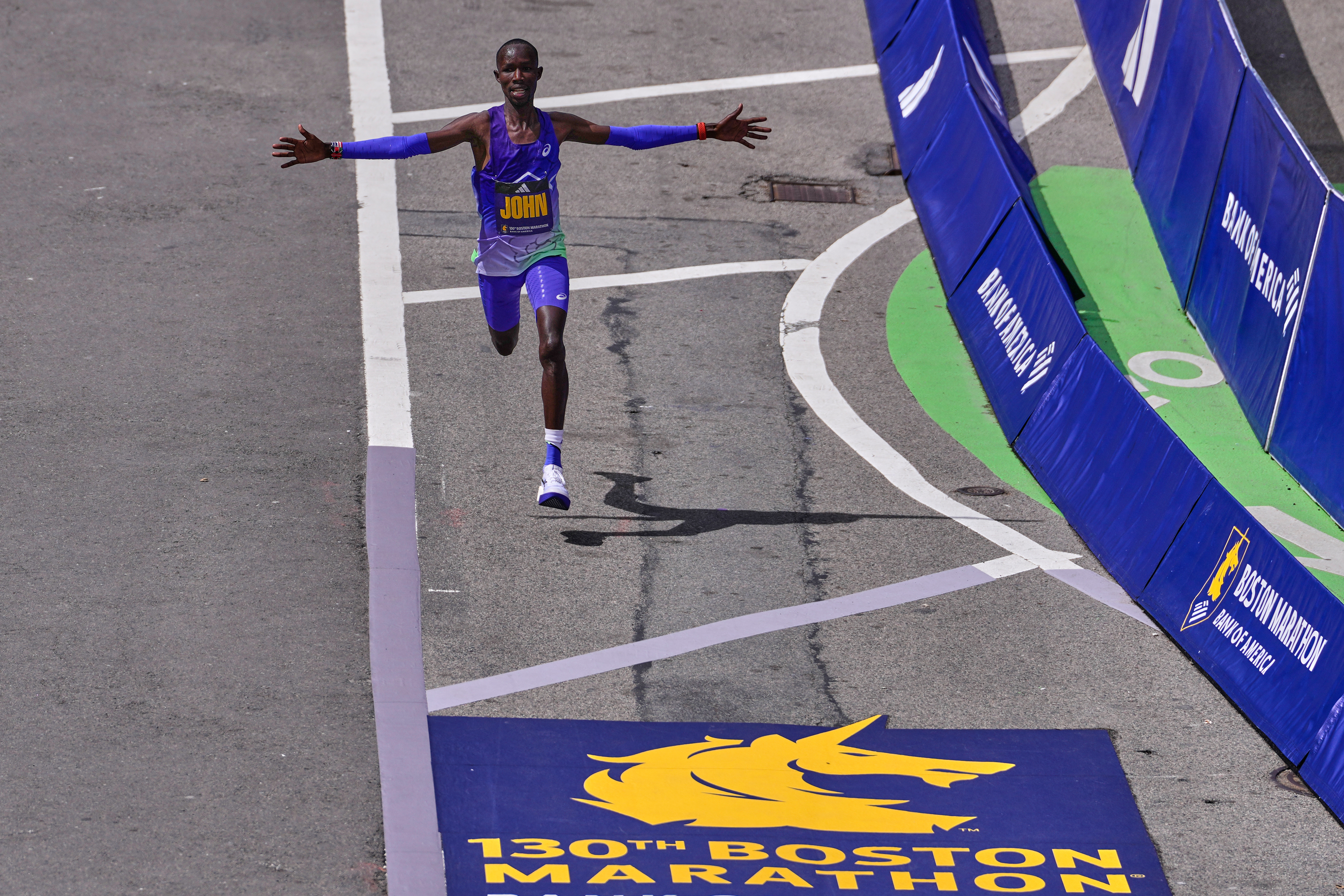 Defending champion John Korir breaks Boston Marathon record