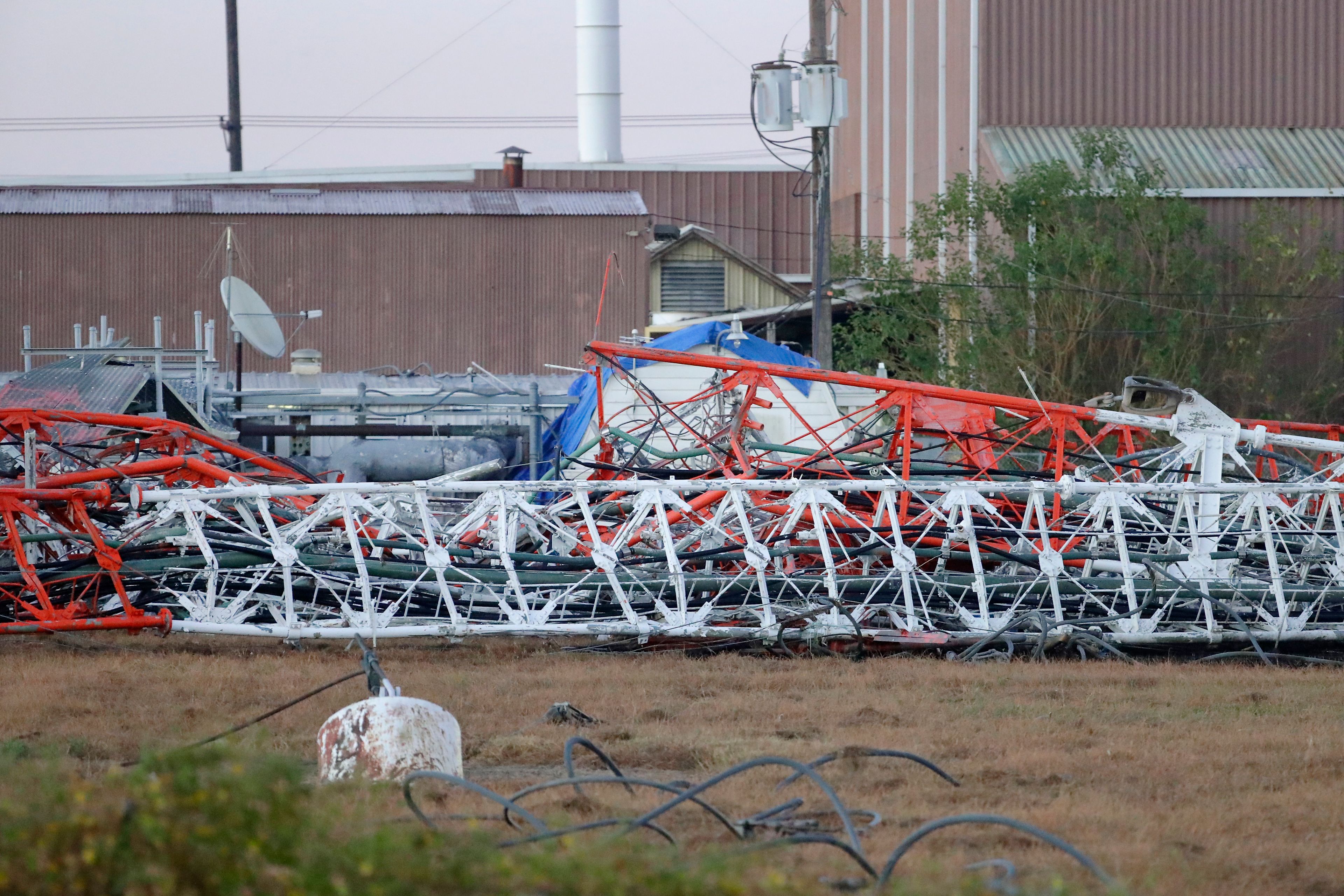 Helicopter crashes into radio tower in Houston, killing 4