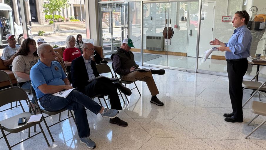Southeast Missourian holds political candidate briefing to s...
