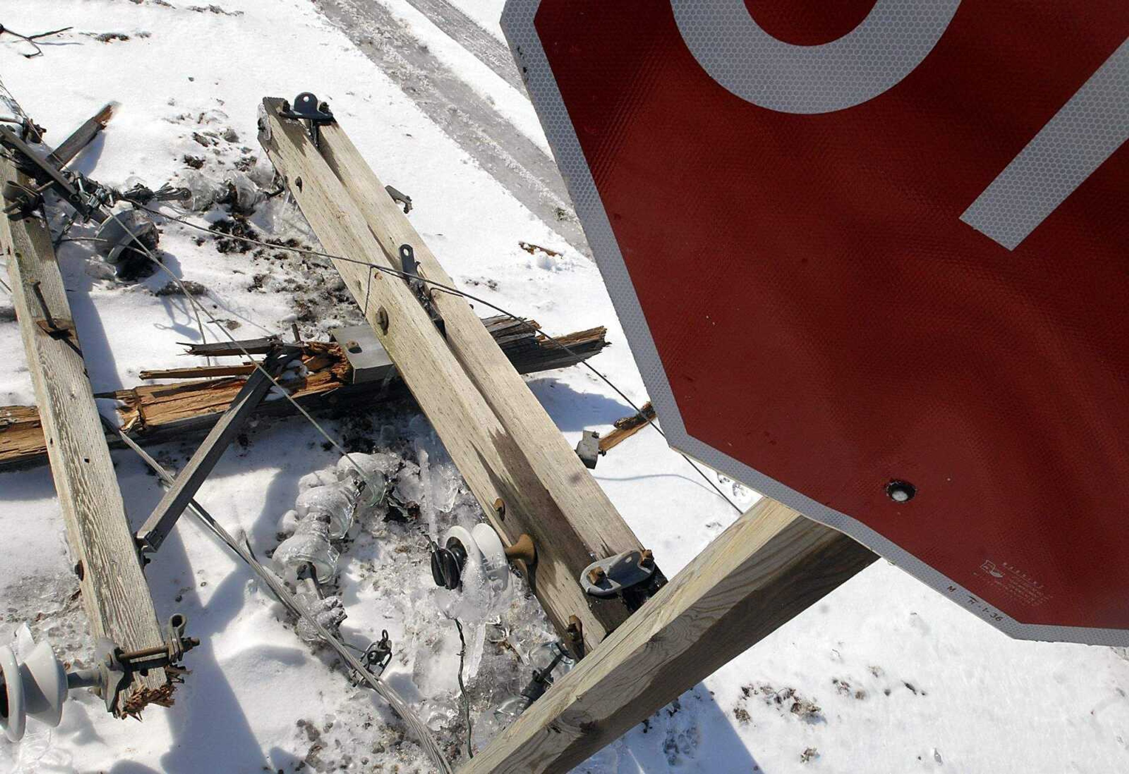 KIT DOYLE ~ kdoyle@semissourian.com
A downed utility pole near at an intersection near Charleston.