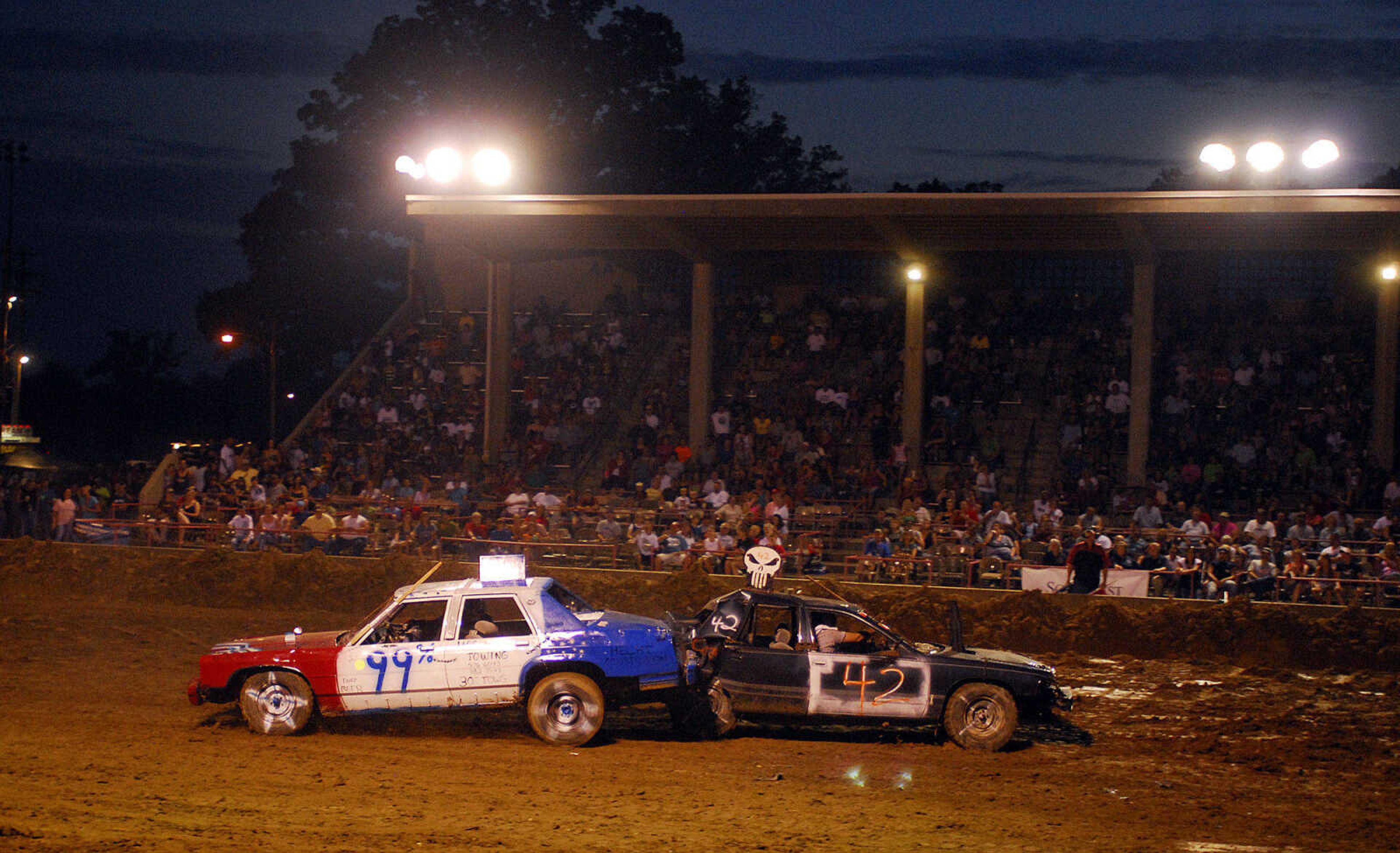 LAURA SIMON~lsimon@semissourian.com
The Dual Demolition Derby during the U.S.A. Veterans Fourth of July celebration at Arena Park in Cape Girardeau Sunday, July 4, 2010.