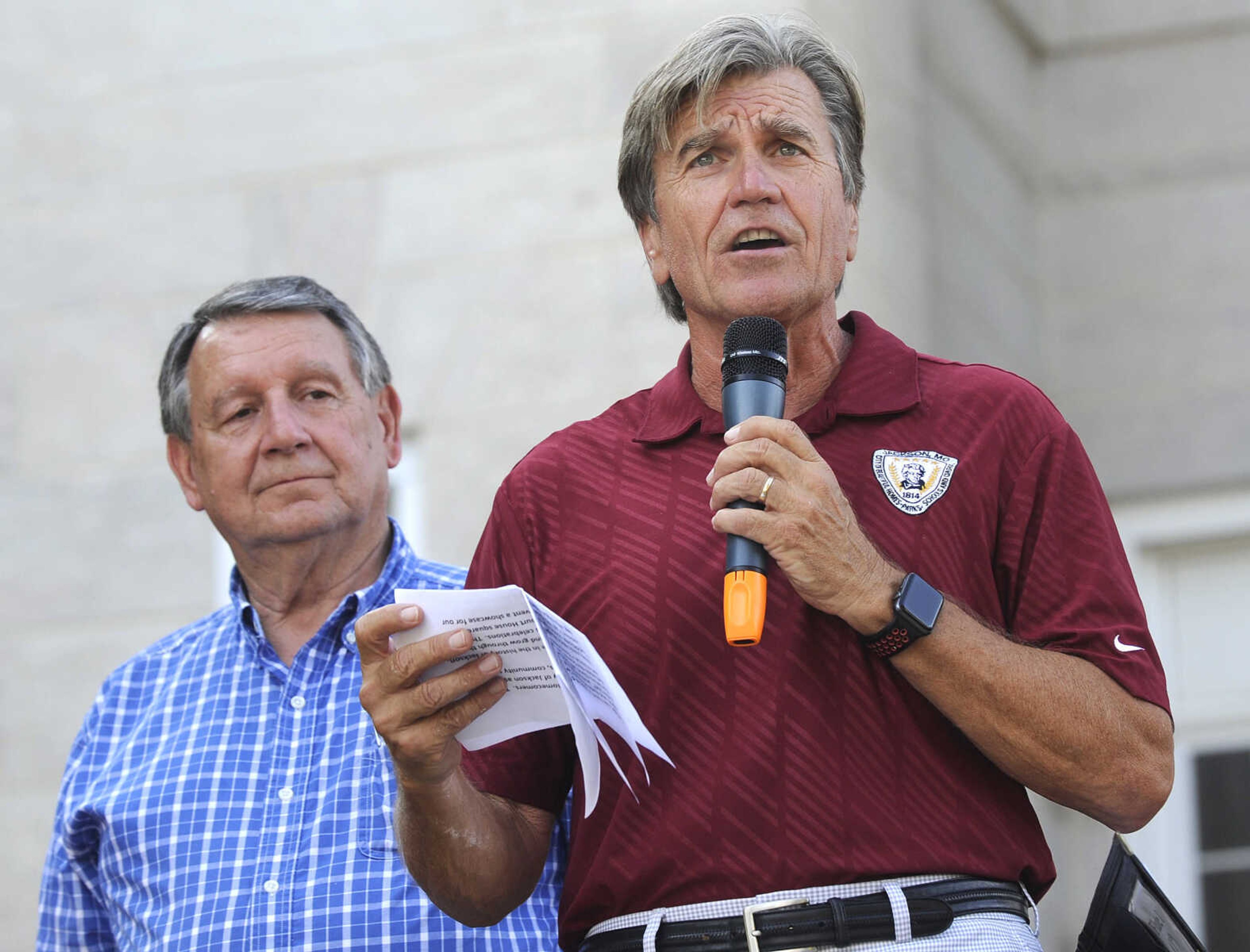 FRED LYNCH ~ flynch@semissourian.com
Jackson mayor Dwain Hahs welcomes people to Homecomers along with chairman Larry Koehler Tuesday, July 24, 2018 in Jackson.